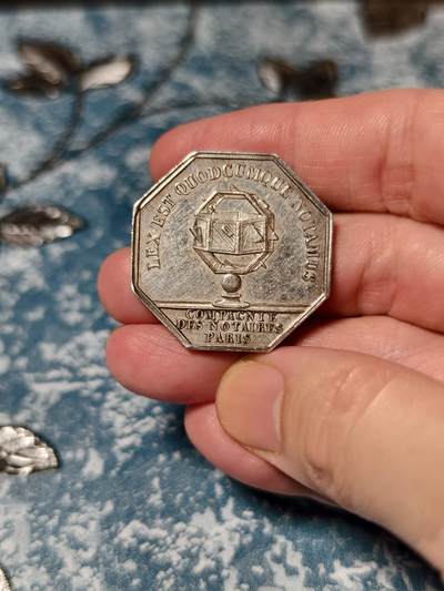 抚柳草堂-第二十六期章牌钱币  奖章勋章 满百包邮 放漏专场 法国路易·菲利普一世时期（1830-1848）巴黎公证人协会八角银质代用币 法国19世纪著名章牌雕刻师 MICHAUT（米肖） 设计雕刻  早期油灯边铭 直径32.5mm重18.5g  950银 品相很不错