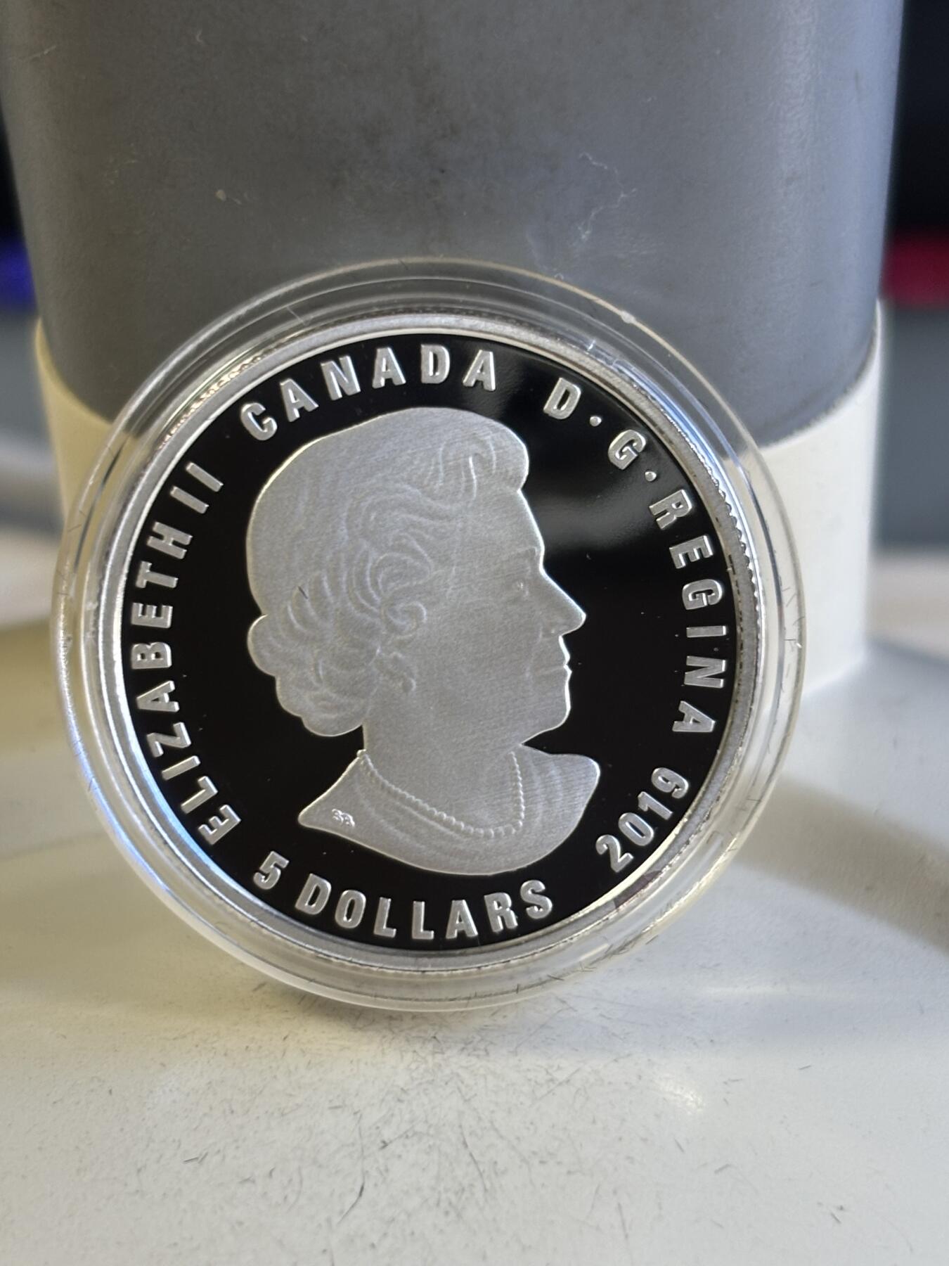 第196期拍卖 加拿大2019年十二星座系列10天秤座镶嵌水晶彩银币，9999银，70.96克，发行4000枚