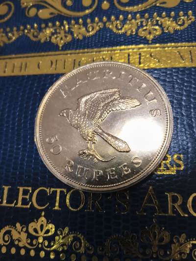 长老汇马年精选第十五场拍卖 - 1975 毛里求斯红隼50卢比银币，32.12克500银