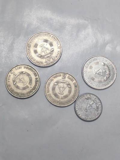 韵星假日军品类拍卖第51期  -- Rimey Holidays Militaria Auction 51 - 民主德国纪念币马克一组