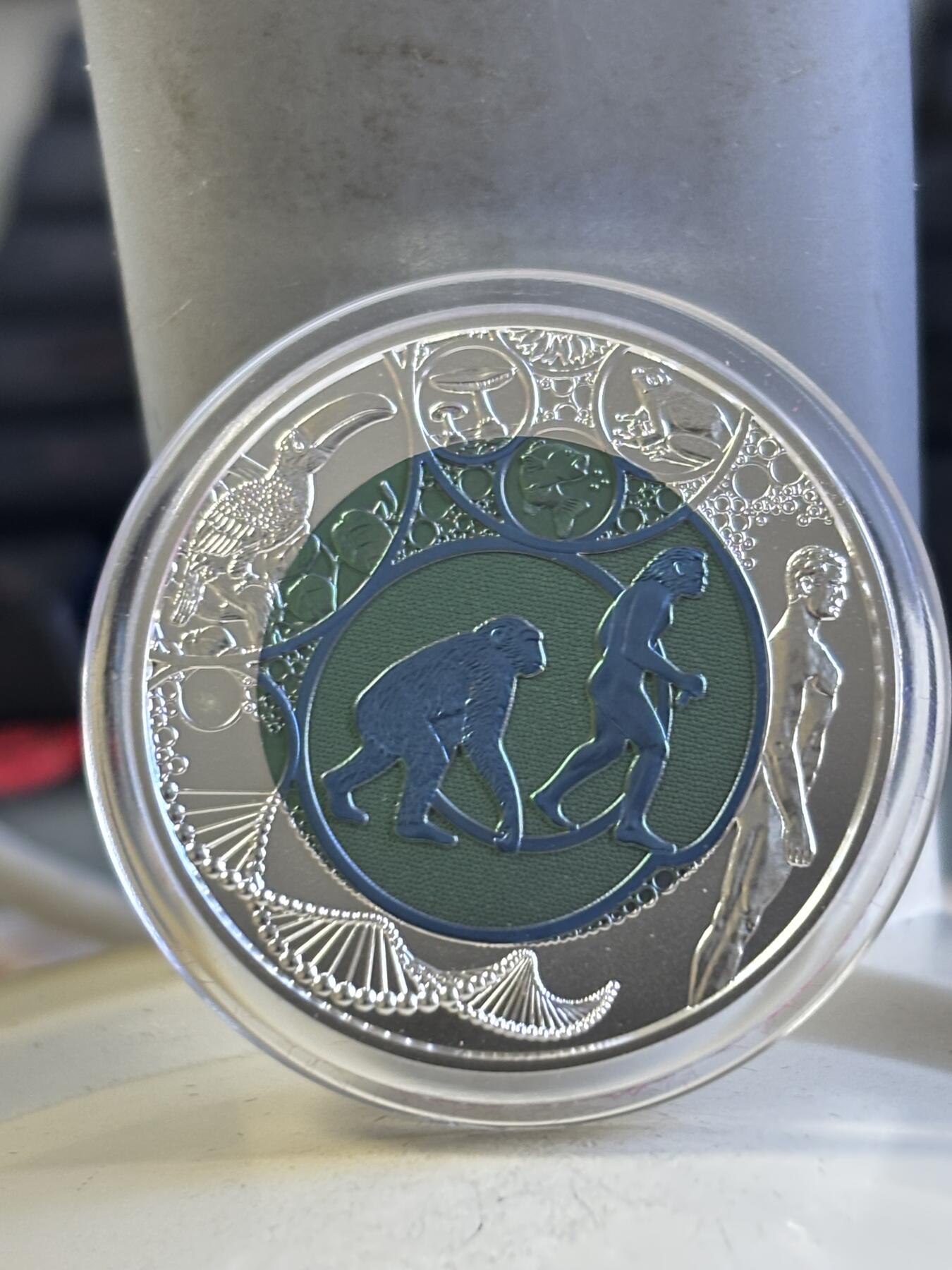 第196期拍卖 奥地利2014年进化论铌银镶嵌双色纪念币，900银998铌，10克/7.15克，