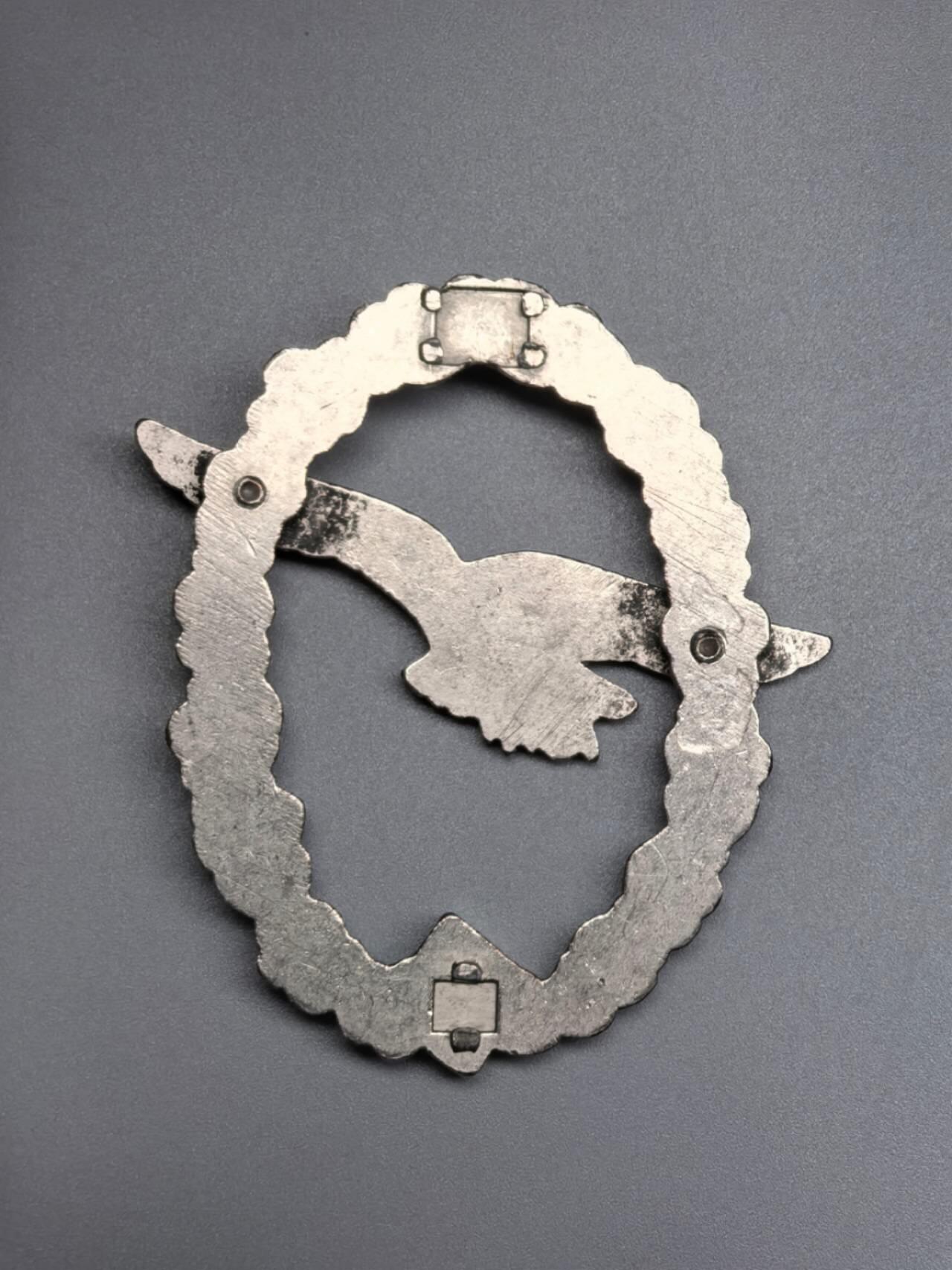 小驴勋章奖章收藏4月4日周六晚六点拍卖（珍爱和平，收藏战争，铭记历史，勿忘国耻，忠党爱国。有偿代拍，送拍规则在简介最后，参拍须阅读规则后再参拍，关系到运费包装发货时效真假辨别等关键信息，拍卖时不再发原图，看大图店主微信码在拍卖店铺介绍里）