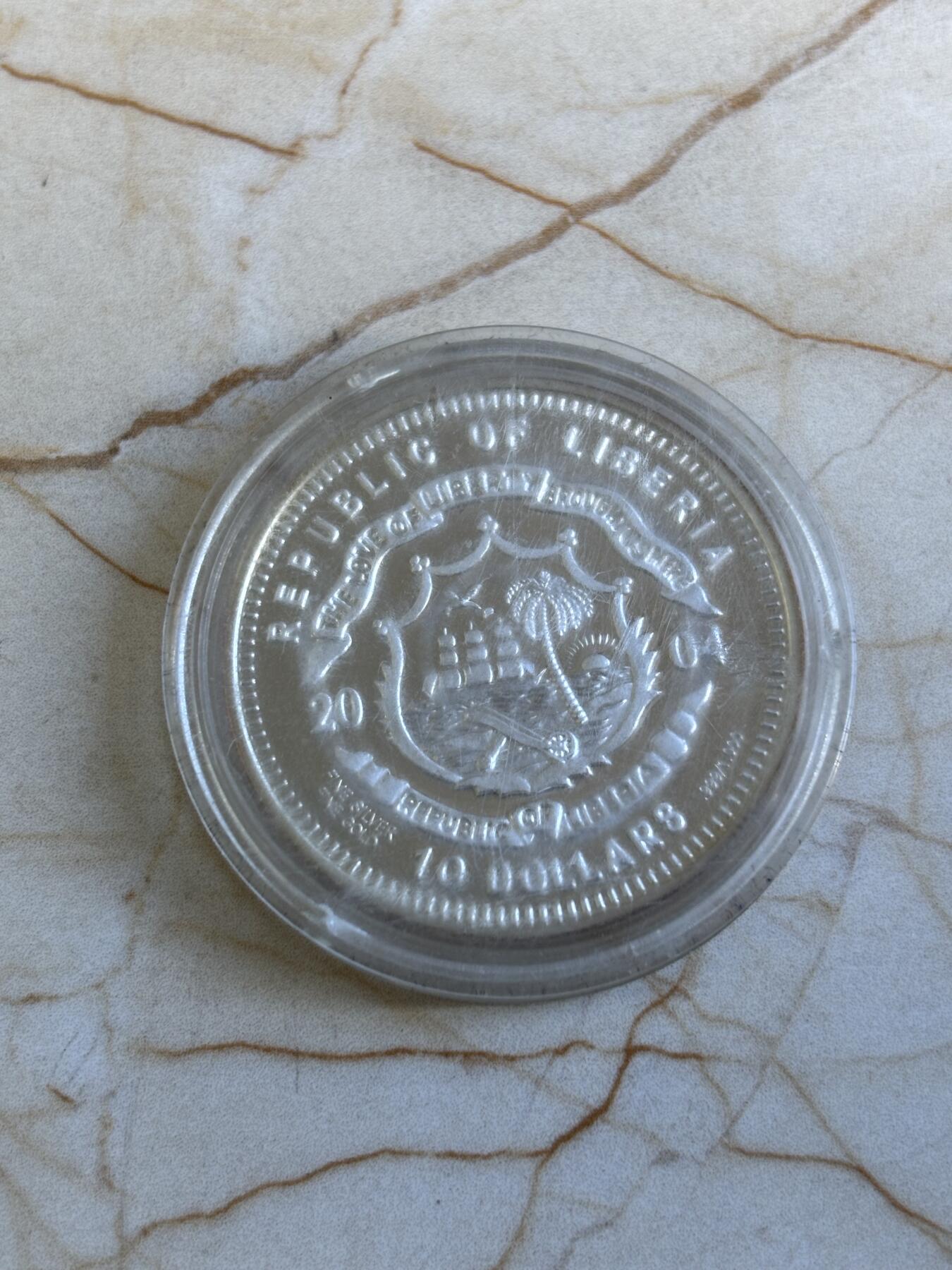 第196期拍卖 利比里亚2004年珍稀动物系列老虎镶钻石纪念银币，20克，999银，38毫米，发行5000枚，