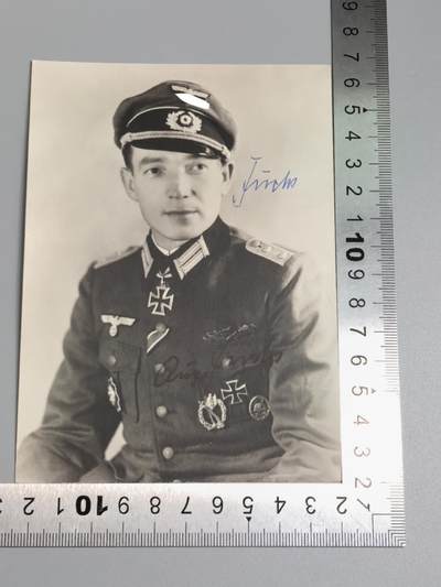 小驴勋章奖章收藏4月4日周六晚六点拍卖（珍爱和平，收藏战争，铭记历史，勿忘国耻，忠党爱国。有偿代拍，送拍规则在简介最后，参拍须阅读规则后再参拍，关系到运费包装发货时效真假辨别等关键信息，拍卖时不再发原图，看大图店主微信码在拍卖店铺介绍里） - 东普鲁士保卫战只带步兵干爆10辆t34-85 August Fuchs战后爱克发水印纸正面双亲签