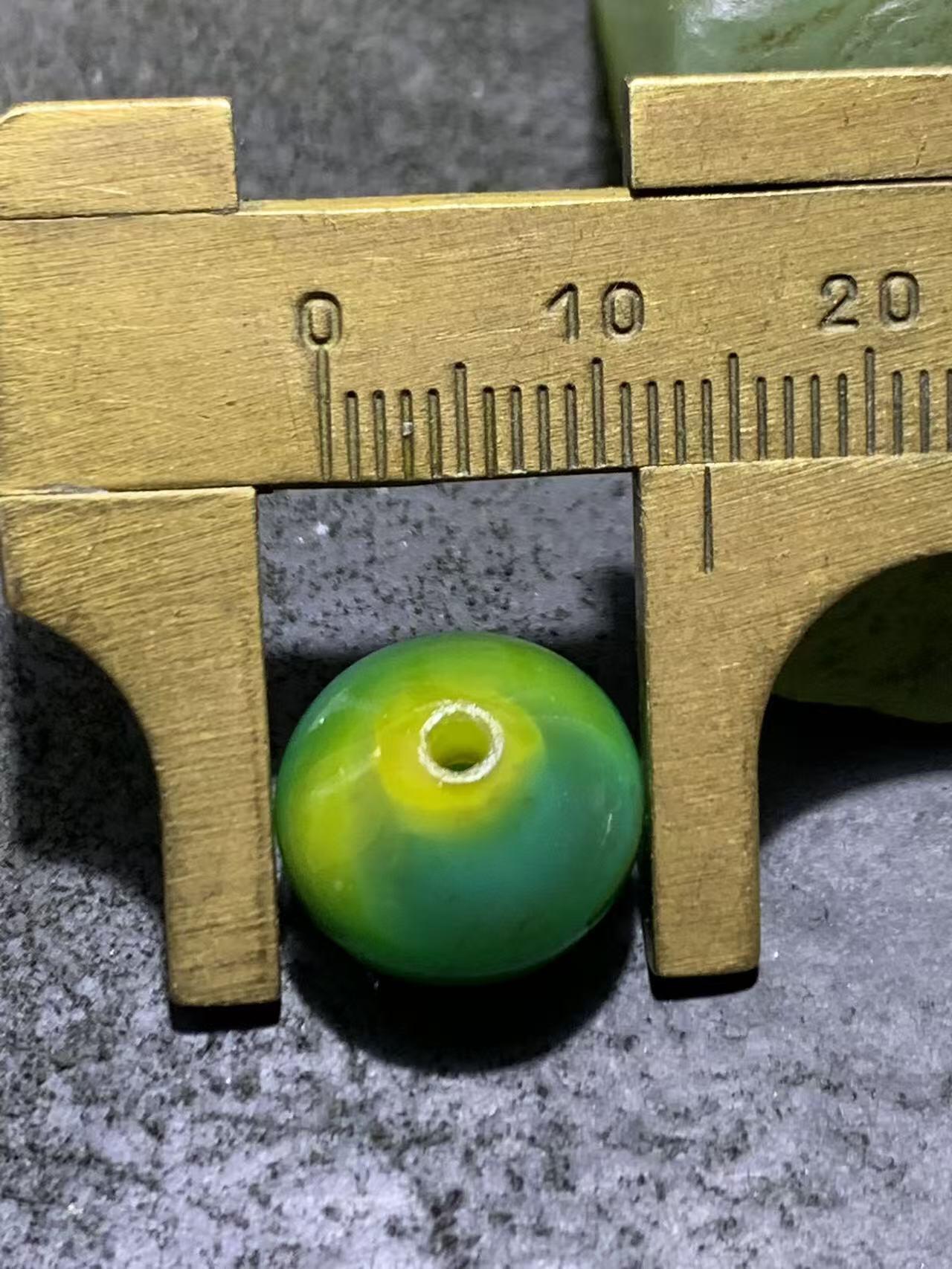 精美高玉化缠丝玛瑙随形碟珠一颗，