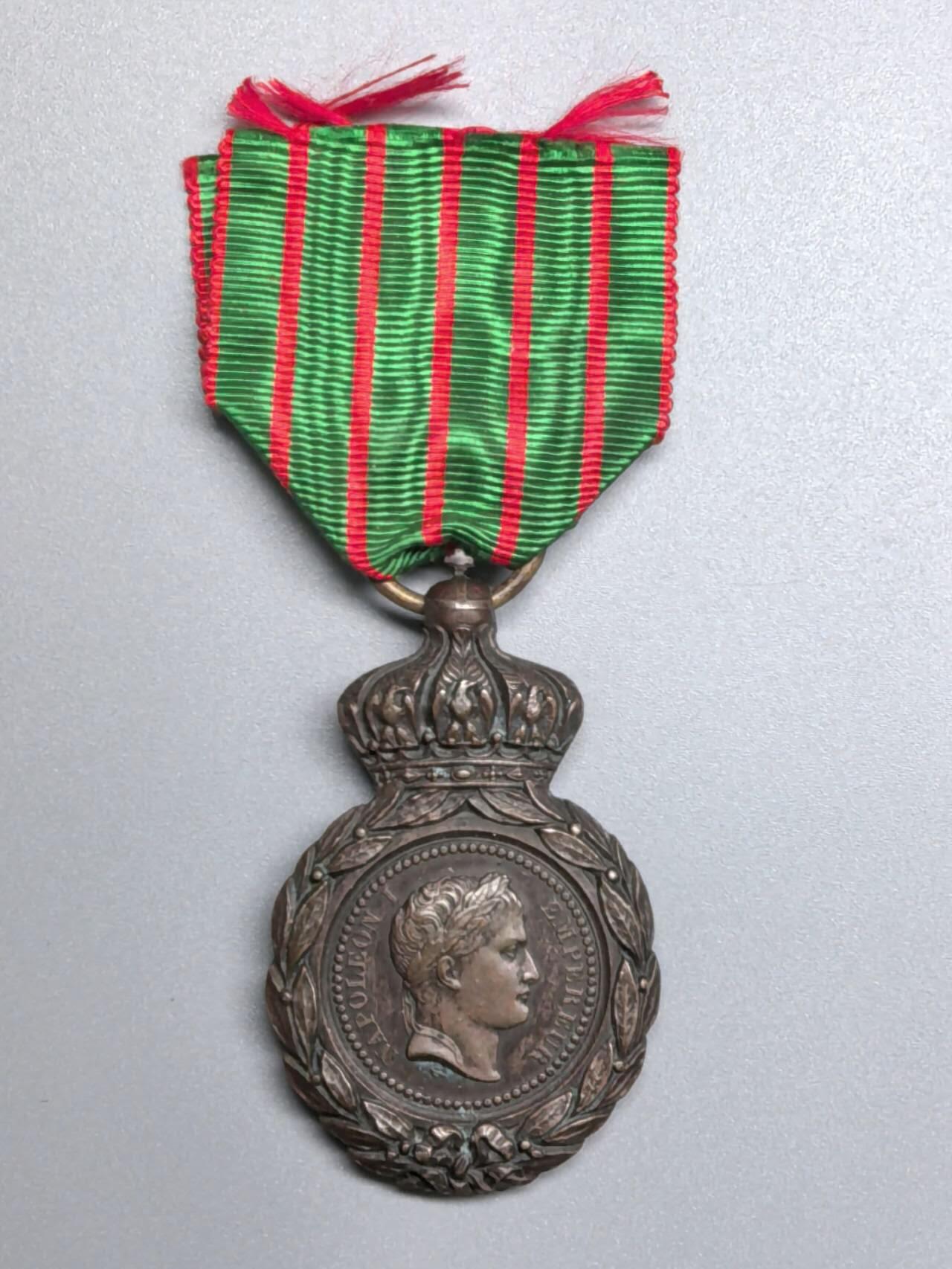 小驴勋章奖章收藏4月4日周六晚六点拍卖（珍爱和平，收藏战争，铭记历史，勿忘国耻，忠党爱国。有偿代拍，送拍规则在简介最后，参拍须阅读规则后再参拍，关系到运费包装发货时效真假辨别等关键信息，拍卖时不再发原图，看大图店主微信码在拍卖店铺介绍里） 法国圣赫勒拿奖章