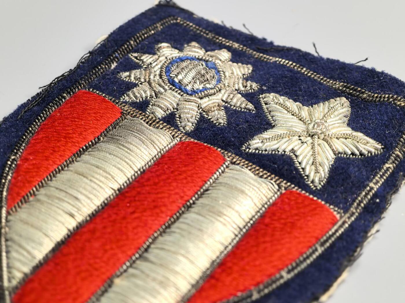 小驴勋章奖章收藏4月4日周六晚六点拍卖（珍爱和平，收藏战争，铭记历史，勿忘国耻，忠党爱国。有偿代拍，送拍规则在简介最后，参拍须阅读规则后再参拍，关系到运费包装发货时效真假辨别等关键信息，拍卖时不再发原图，看大图店主微信码在拍卖店铺介绍里） 中缅印战区CBI臂章，金属刺绣