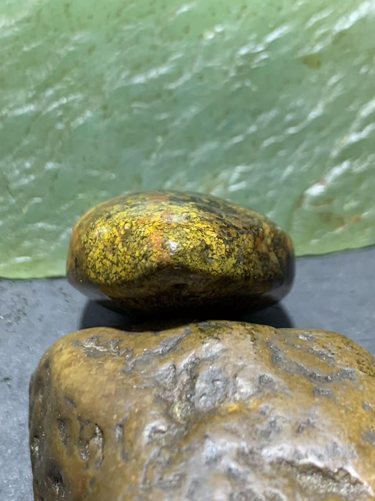 精美高玉化原皮草花纹战国红玛瑙吊坠一个，