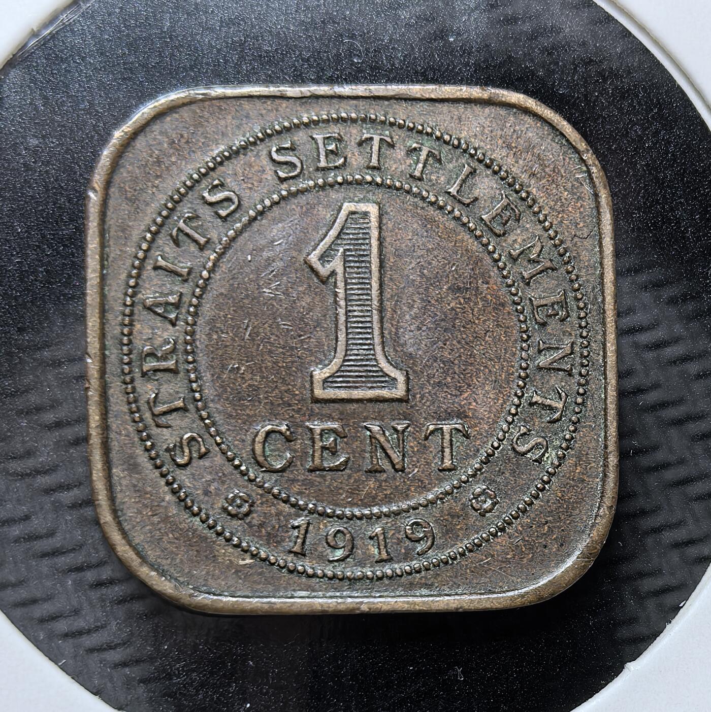 外国优质银币克朗币纪念章，每周六晚九点倒数截拍，满百包邮可寄存，持续收拍 英属海峡殖民地1919年1分铜币，正面为乔治五世头像，是英国殖民东南亚时期的核心流通币，见证了英帝国在马来半岛的统治及近代东南亚货币体系的形成。