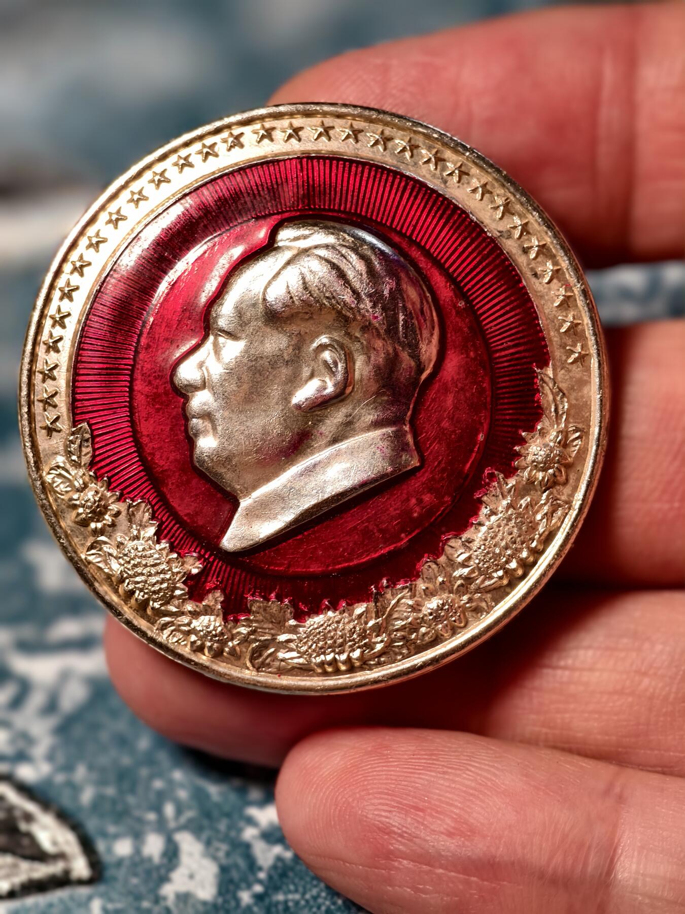 抚柳草堂-第二十二期章牌钱币  奖章勋章 满百包邮 放漏专场 六七十年代 毛主席像章 葵花金五星厚重版 不是小薄片 沈武 直径40.5mm