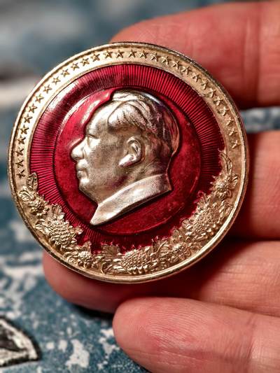 抚柳草堂-第二十六期章牌钱币  奖章勋章 满百包邮 放漏专场 六七十年代 毛主席像章 葵花金五星厚重版 不是小薄片 沈武 直径40.5mm