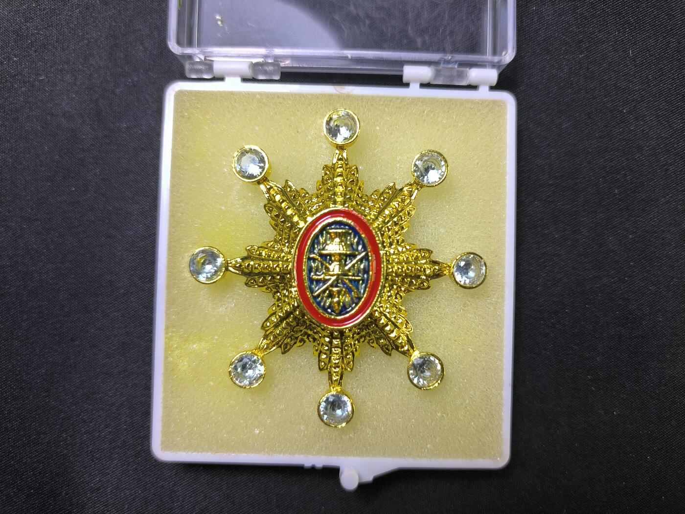 云宸嘉赏-勋臻佳藏四月精品甄选场次（低佣 一元一手） 柬埔寨王国大十字级皇室勋章（“王冠”）礼服挂章 创立于法属柬埔寨 此版本为柬冠 非常稀有的现行版本 皇家授权工厂制作 非中国代工