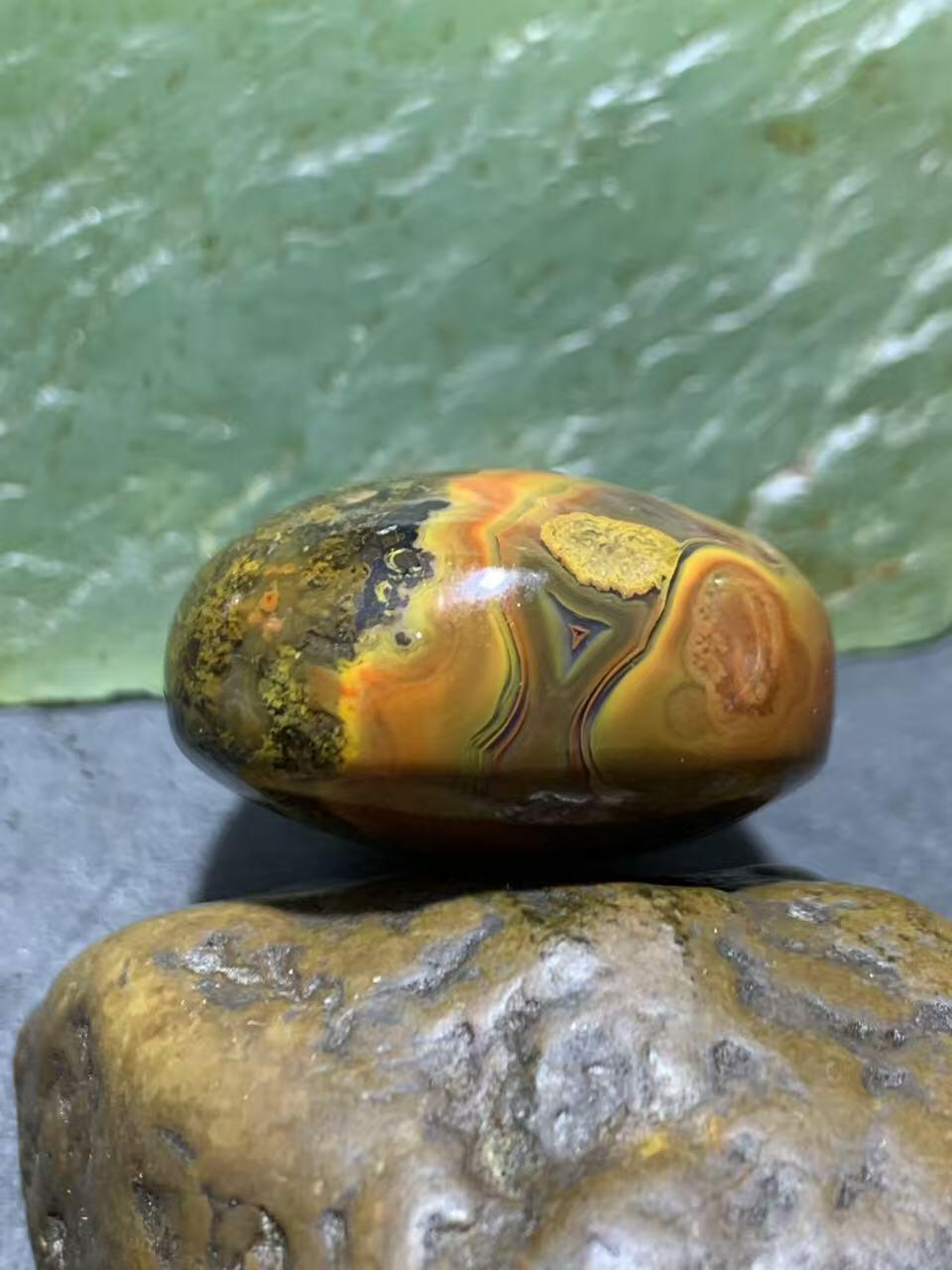 精美高玉化原皮草花纹战国红玛瑙吊坠一个，