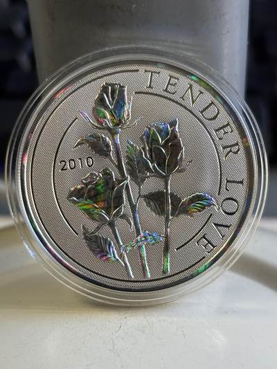 第196期拍卖 - 库克2010年爱情系列时尚立体玫瑰全息幻彩银币，925银，25克，塑料盒有破