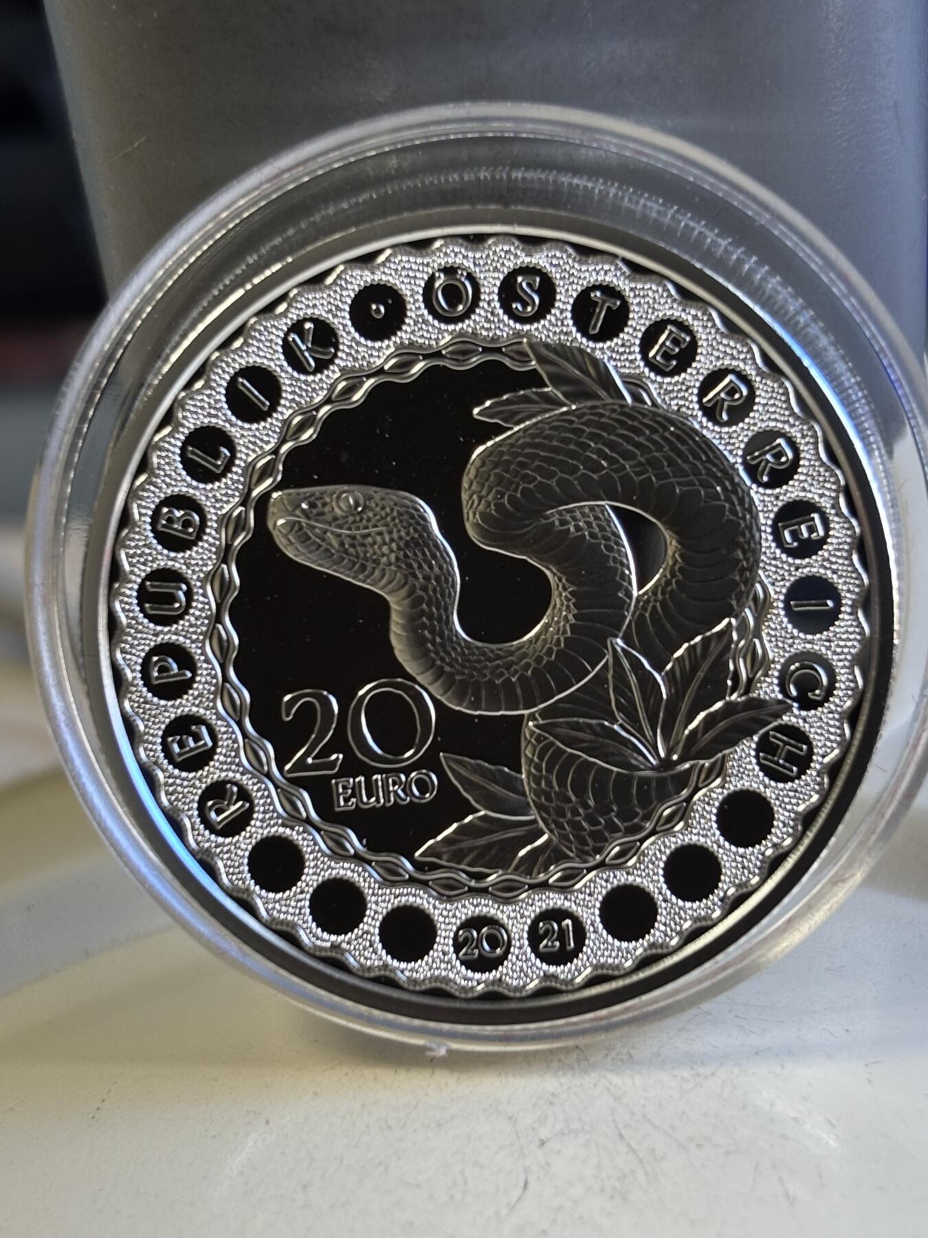 第196期拍卖 奥地利2021年世界之眼1澳洲土著造物主彩虹蛇银币，925银，22.42克，发行30000枚，有黑点