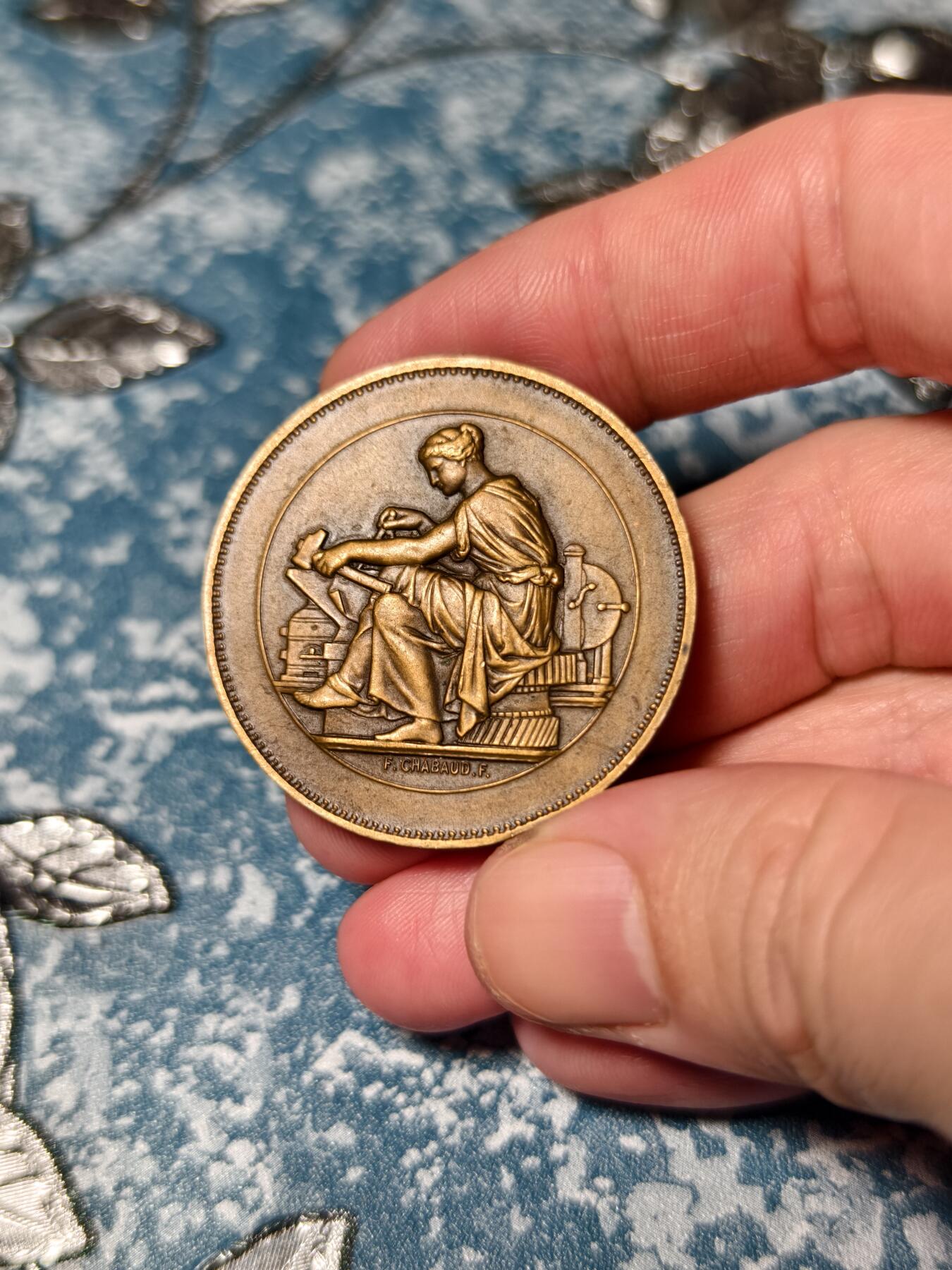 抚柳草堂-第二十二期章牌钱币  奖章勋章 满百包邮 放漏专场 19世纪末-20世纪初法国里尔市北方工业协会铜章   工业女神 直径38mm  重25.3g法国19世纪著名章牌雕刻师 Louis-Félix Chabaud（路易-费利克斯·沙博，F.CHABAUD.F.） 设计雕刻
