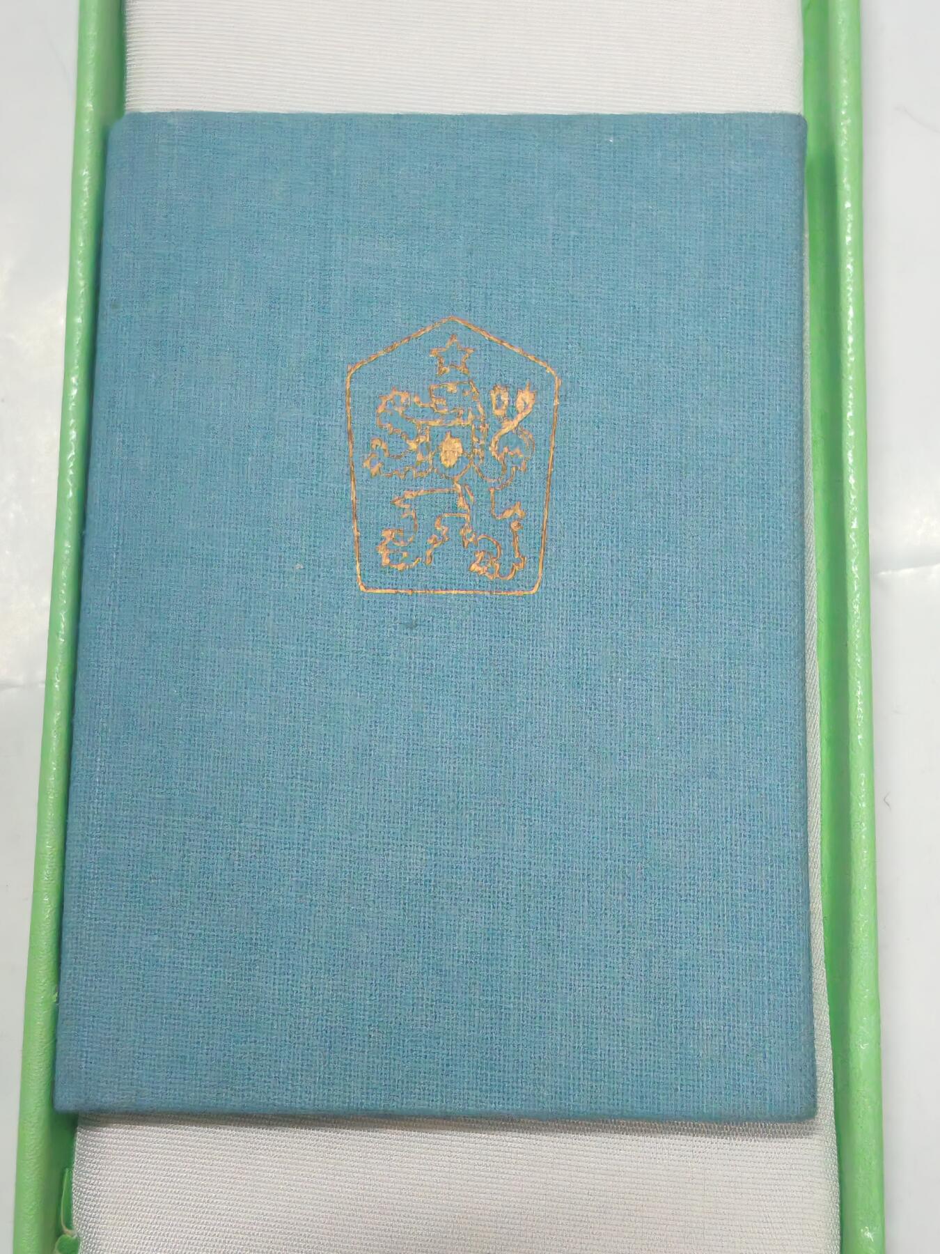 韵星假日军品类拍卖第51期  -- Rimey Holidays Militaria Auction 51 捷克斯洛伐克银级为加强军队友谊建设奖章带原盒证书一套 少见 证书很少