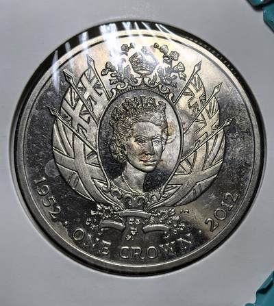 外国优质银币克朗币纪念章，每周六晚九点倒数截拍，满百包邮可寄存，持续收拍 - 福克兰群岛2012年伊丽莎白二世登基钻禧 1 克朗纪念币，铭刻 1952-2012，以女王肖像与王室纹章纪念其在位 60 周年，见证英联邦海外领地的王室纪念传统。
