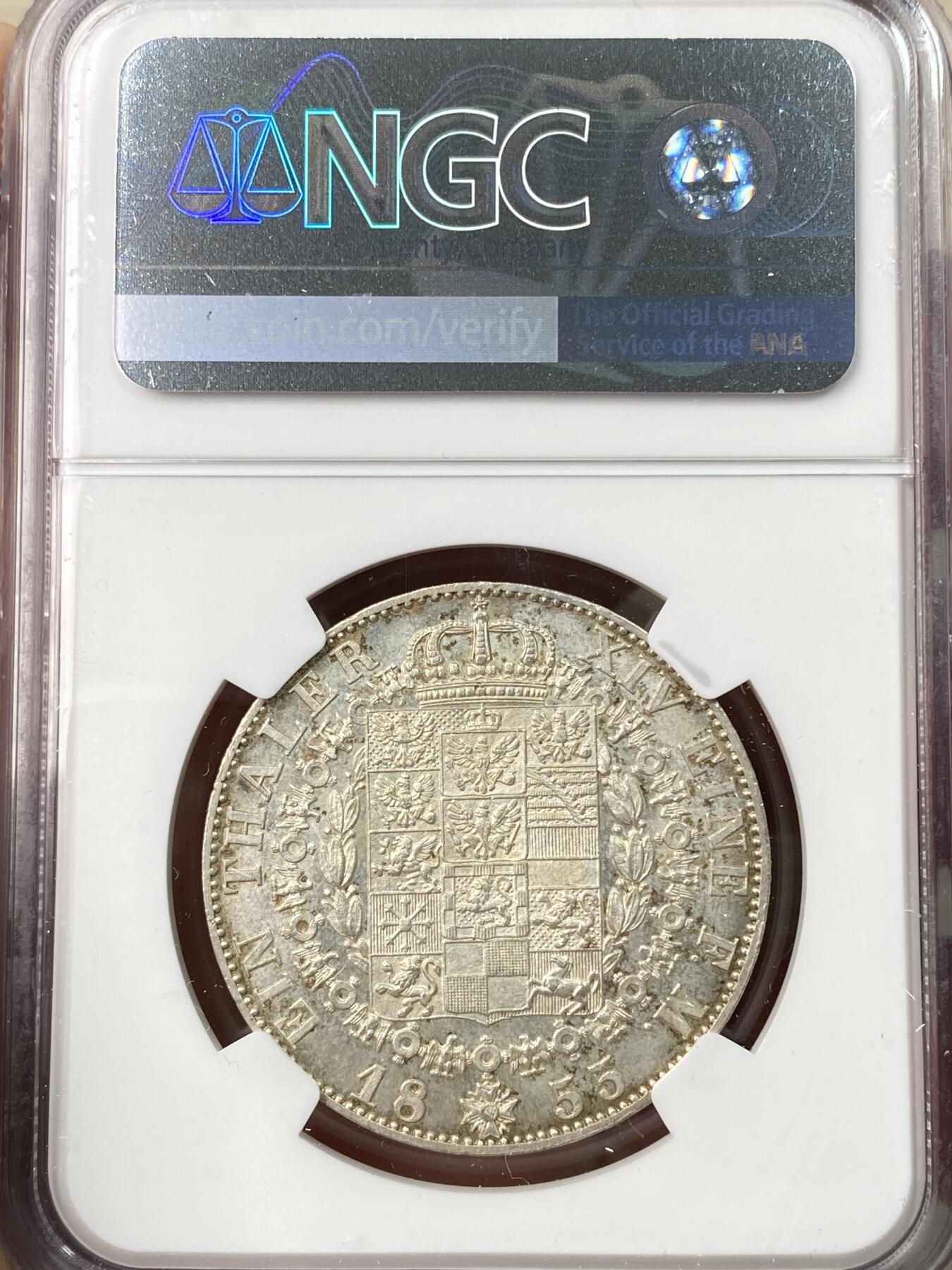 万国钱币拍卖第064期 NGC MS61 1855年德国普鲁士威廉四世流通纹章1泰勒 早期大规格协议泰勒 22.27g 洋葱头纹章款好品比后期鹰徽少得多 原味淡轻微类镜面质感收藏级