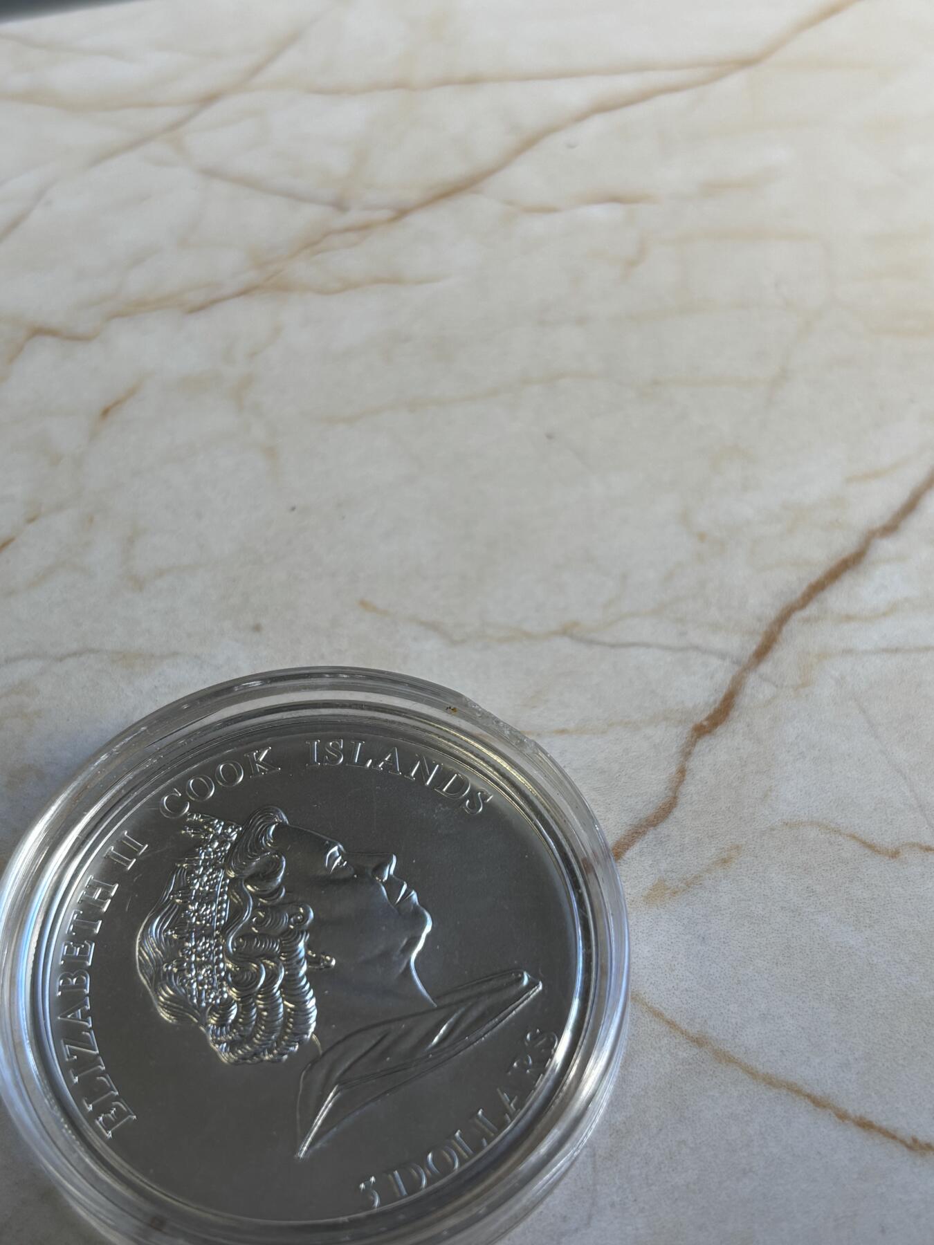 第196期拍卖 库克2010年爱情系列时尚立体玫瑰全息幻彩银币，925银，25克，塑料盒有破