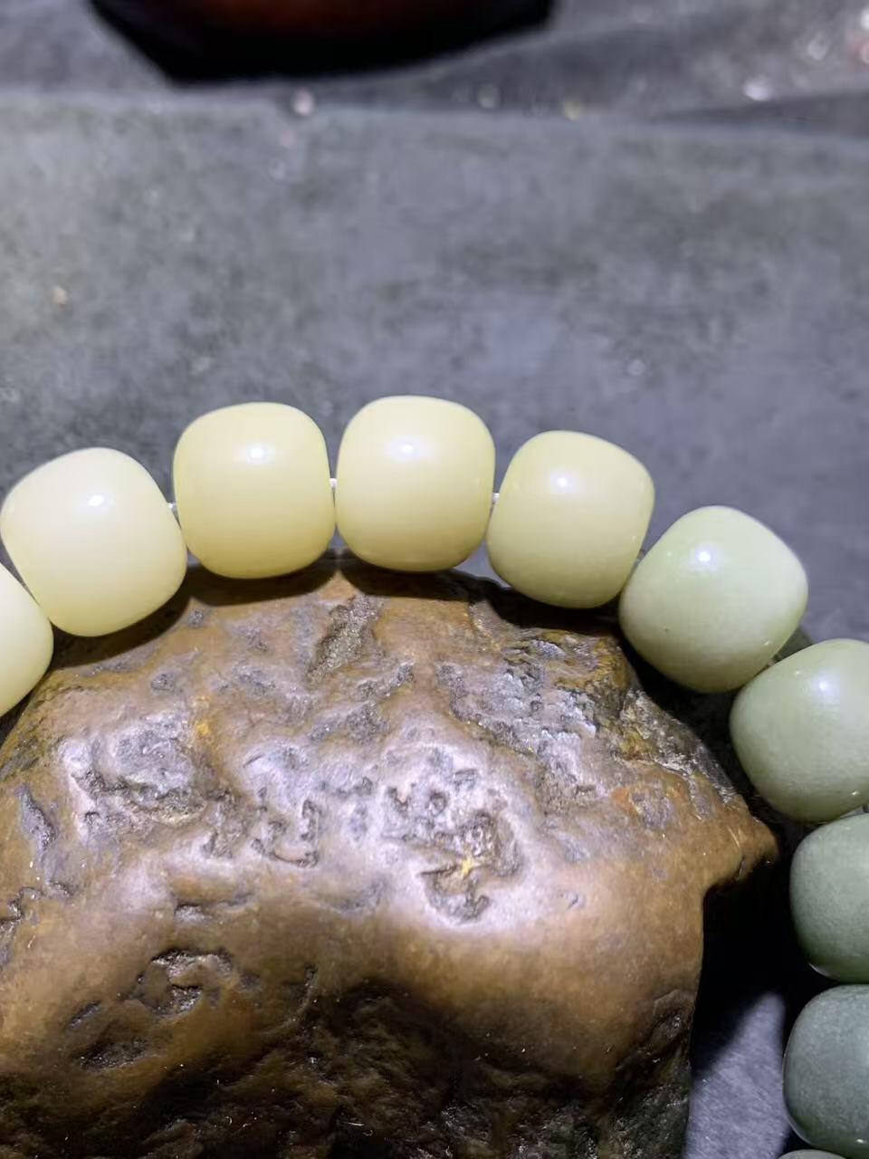 精美多宝渐变色菩提根手串绕指揉糖果色老型桶珠文玩念珠手链混色珠单圈手链一条，