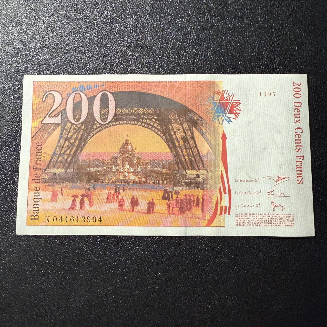 第17期  法国1997年200法郎 全新unc- 背面灯下有潮斑
