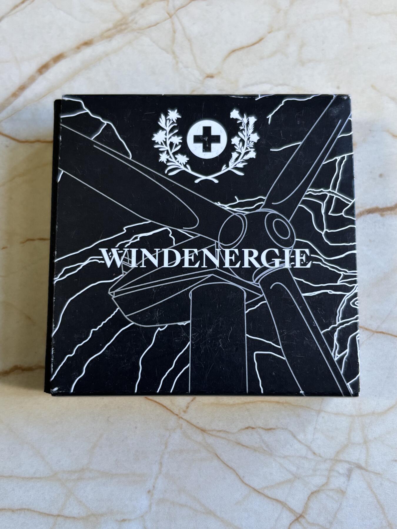 第196期拍卖 瑞士2023年清洁能源系列风能夜光精制纪念银币，999银，20克，发行10000枚