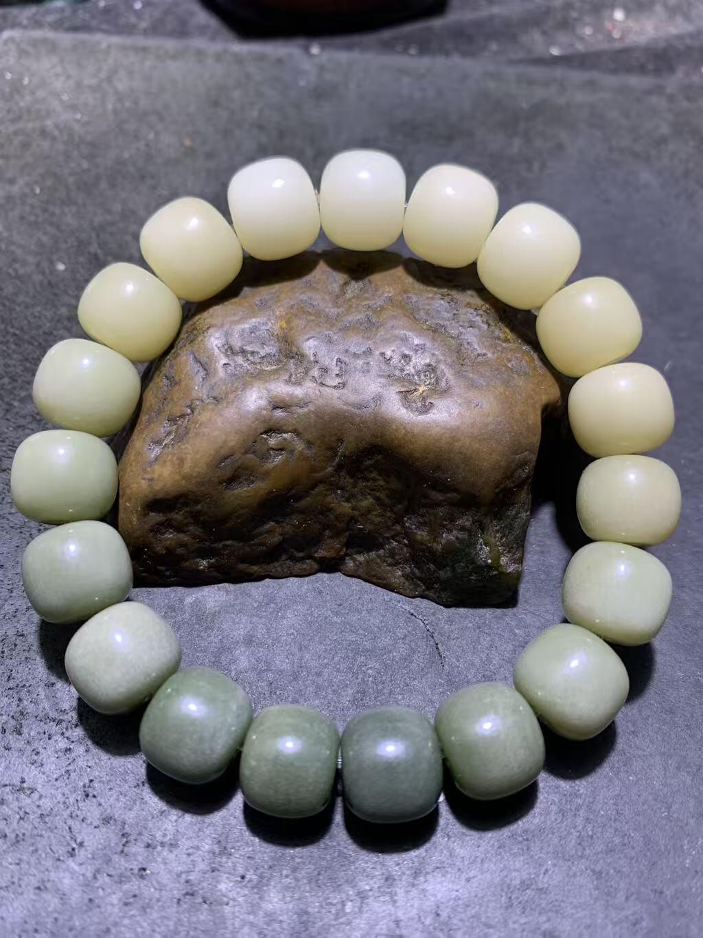 精美多宝渐变色菩提根手串绕指揉糖果色老型桶珠文玩念珠手链混色珠单圈手链一条，