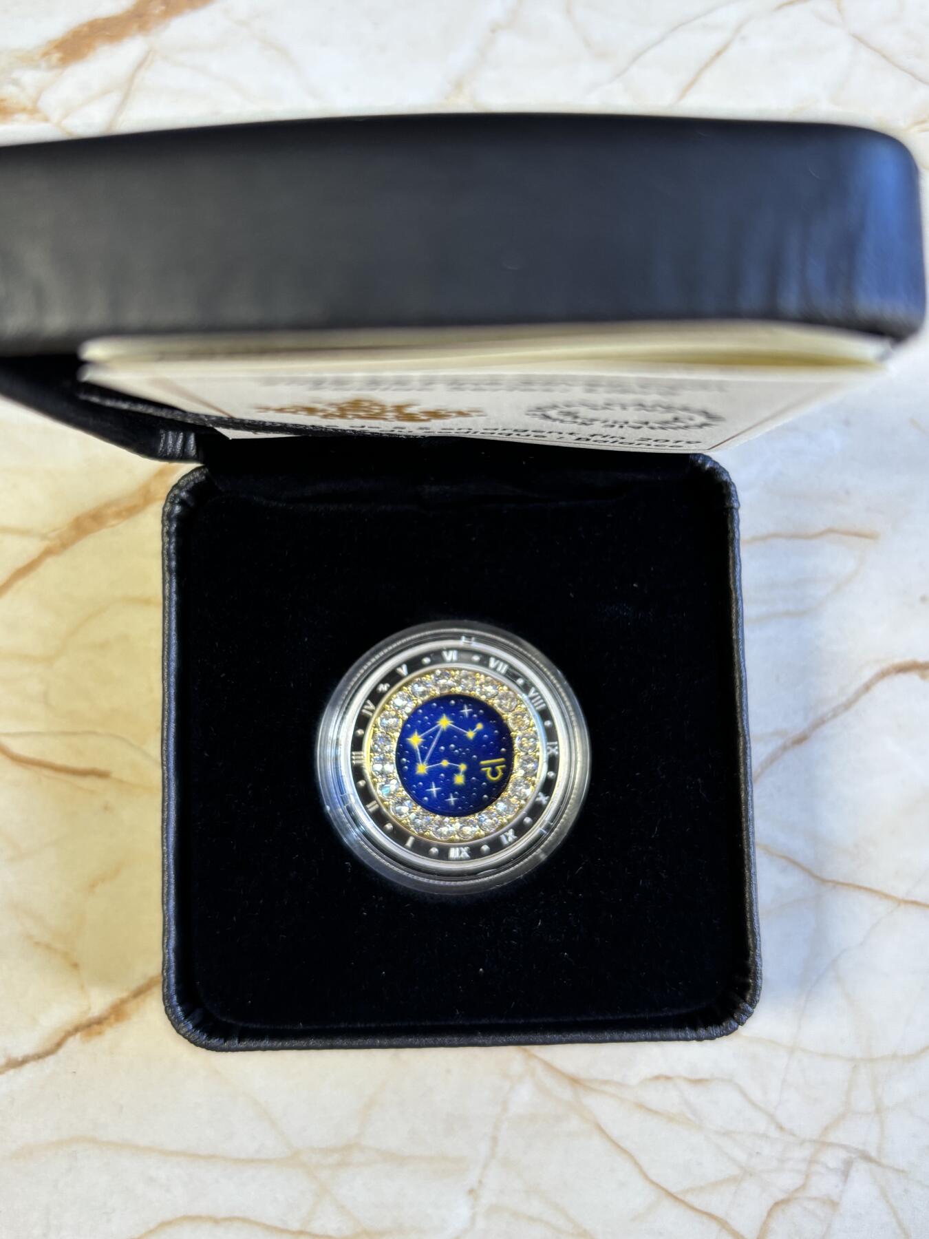 第196期拍卖 加拿大2019年十二星座系列10天秤座镶嵌水晶彩银币，9999银，70.96克，发行4000枚