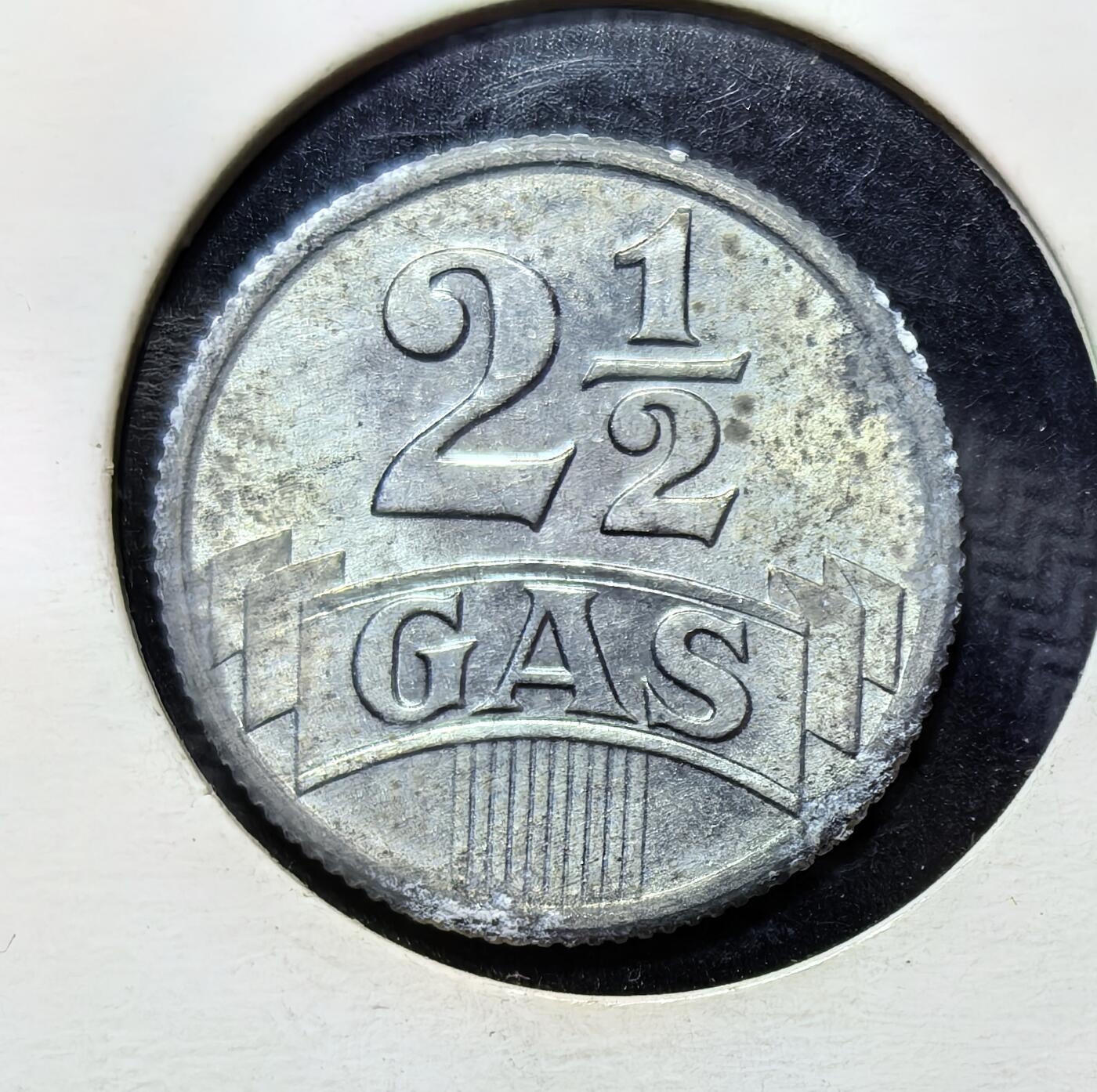 外国优质银币克朗币纪念章，每周六晚九点倒数截拍，满百包邮可寄存，持续收拍 荷兰哈灵根市1942年2.5GAS待用币，用于兑换煤气服务或商品，是 20 世纪荷兰市政公用事业的实物见证，承载了近代城市公共服务的历史印记。