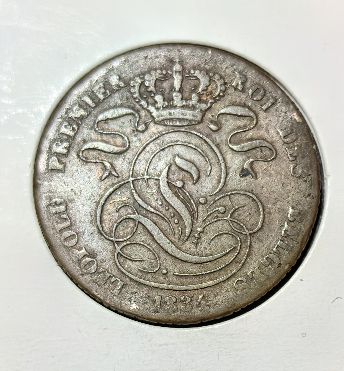 外国优质银币克朗币纪念章，每周六晚九点倒数截拍，满百包邮可寄存，持续收拍 稀少比利时利奥波德一世1831 年5 分铜币，正面为国王花押与皇冠，背面是比利时立狮与宪法碑，是比利时独立建国后首套流通币，见证了其民族国家的诞生