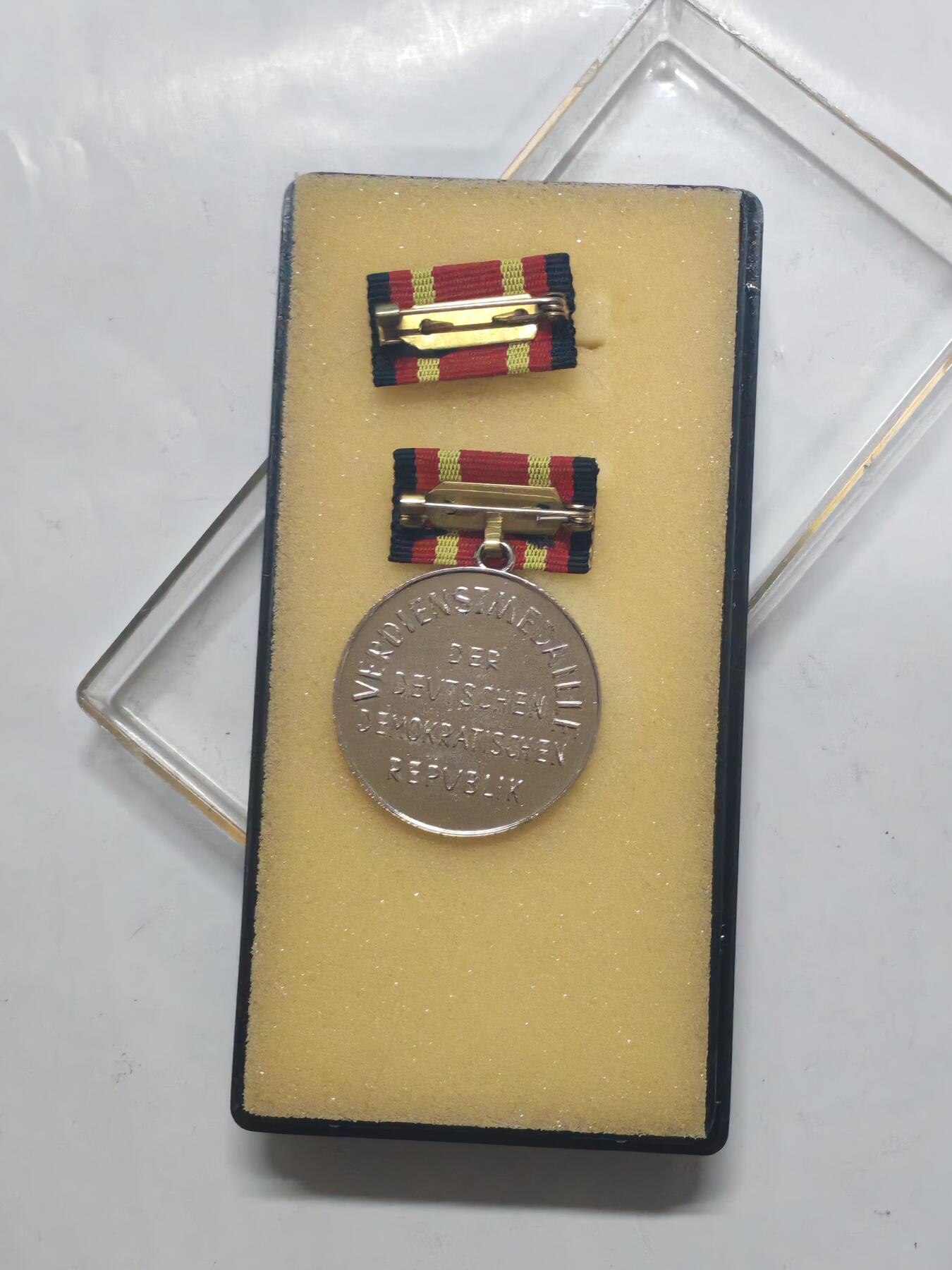 韵星假日军品类拍卖第51期  -- Rimey Holidays Militaria Auction 51 民主德国国家功勋奖章带原盒略 早期版本 最高级奖章