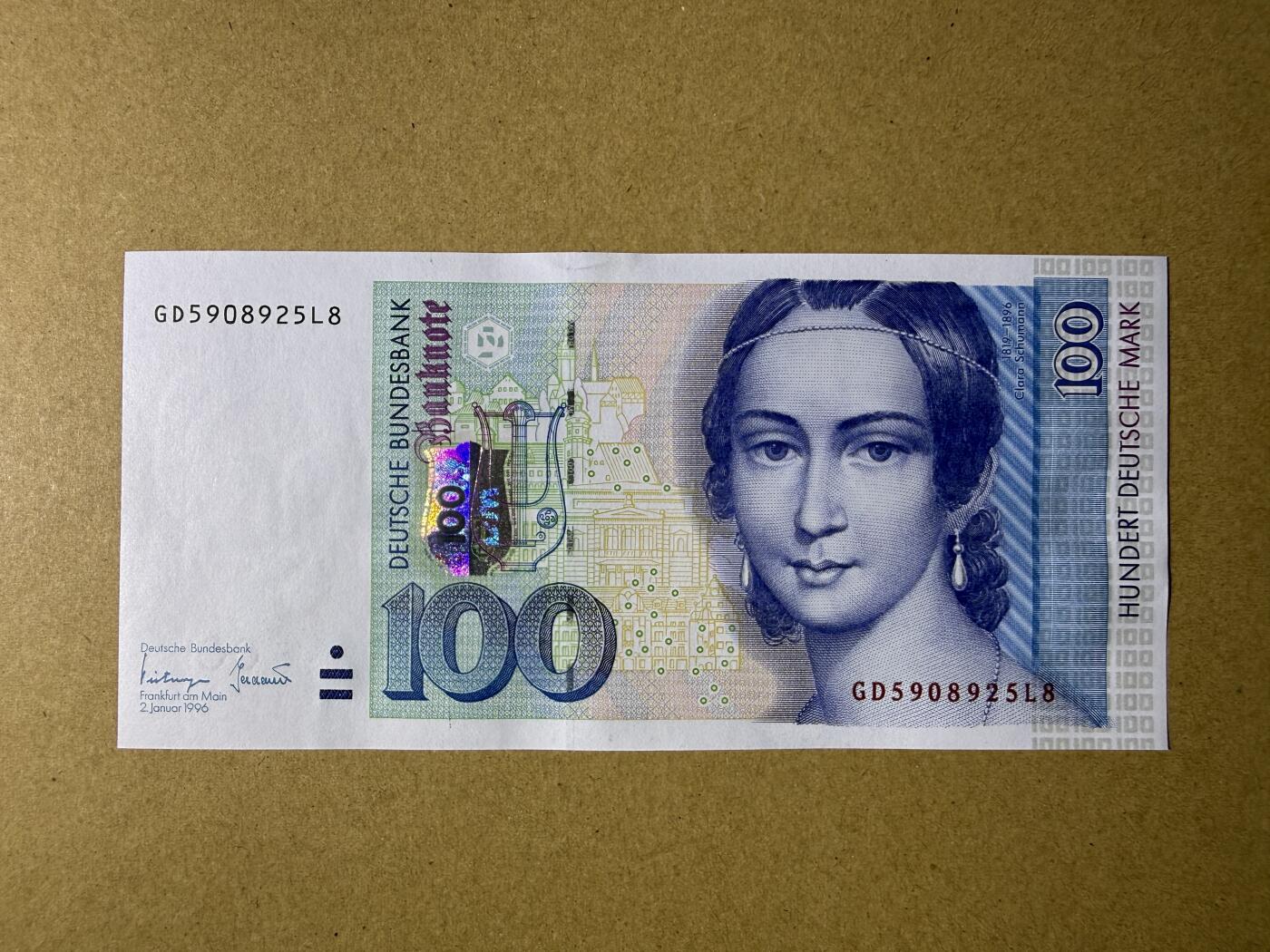 《愛美收藏》第239期-4.5周日外币黄金场  德国100盾 UNC 1996年版 全息版克拉拉 无47尾8