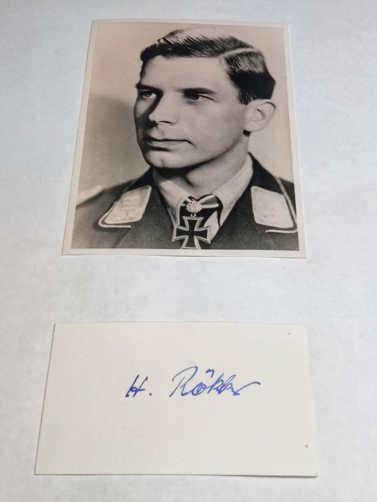 小驴勋章奖章收藏4月4日周六晚六点拍卖（珍爱和平，收藏战争，铭记历史，勿忘国耻，忠党爱国。有偿代拍，送拍规则在简介最后，参拍须阅读规则后再参拍，关系到运费包装发货时效真假辨别等关键信息，拍卖时不再发原图，看大图店主微信码在拍卖店铺介绍里） 最后的橡叶饰，夜战排名第8的Ju88夜间战斗机王牌Heinz Rökker战后字条亲签（照片现代）