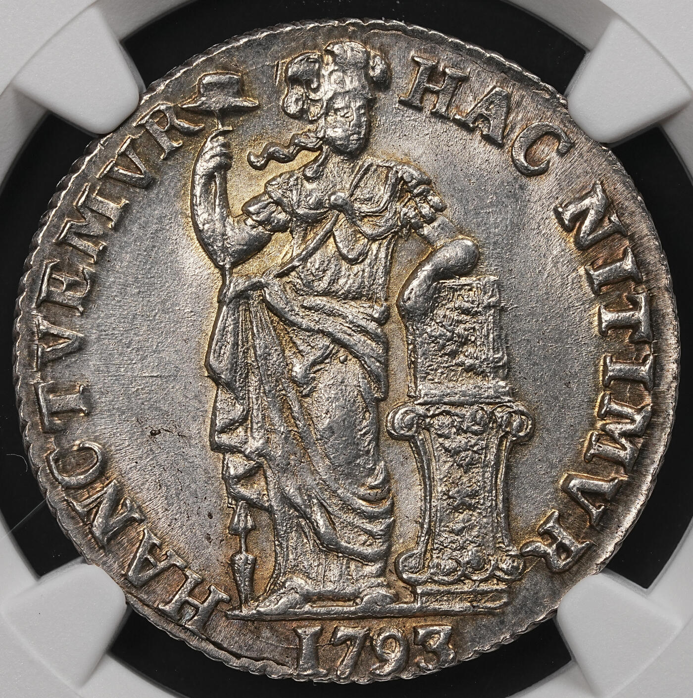 修遠堂世界钱币第110期 NGC MS66 1793年荷兰西弗里斯兰省站人1盾银币，顶级品相，冠军分