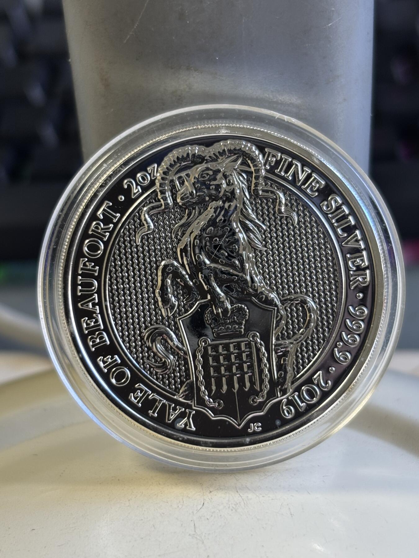 第196期拍卖 英国2019年女王神兽系列博福特耶鲁山羊2盎司纪念银币，9999银