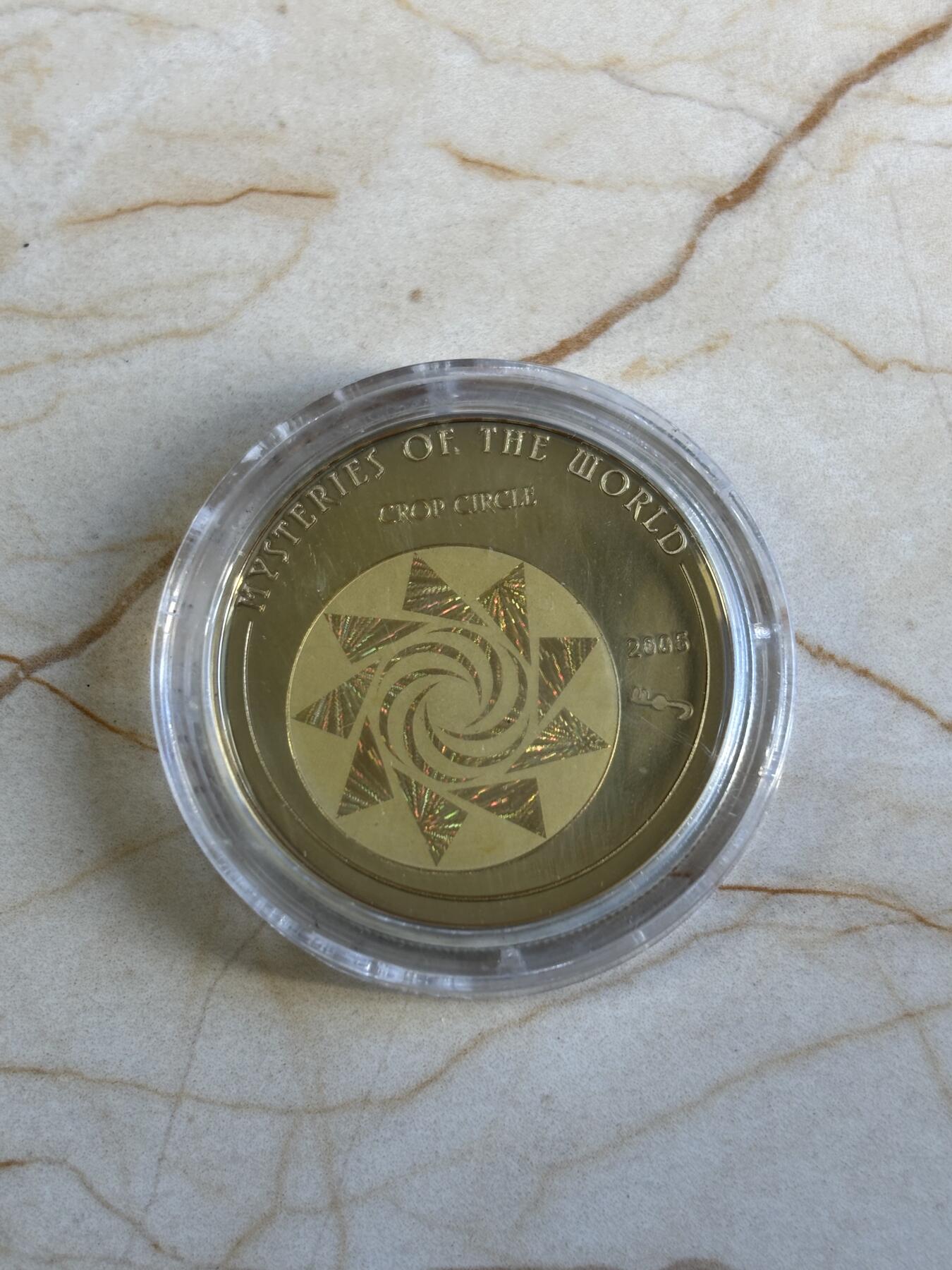 第196期拍卖 北马里亚纳2005年5元麦田圈激光幻彩精制纪念银币，925银，发行1200枚，25克，塑料盒有裂痕，有氧化