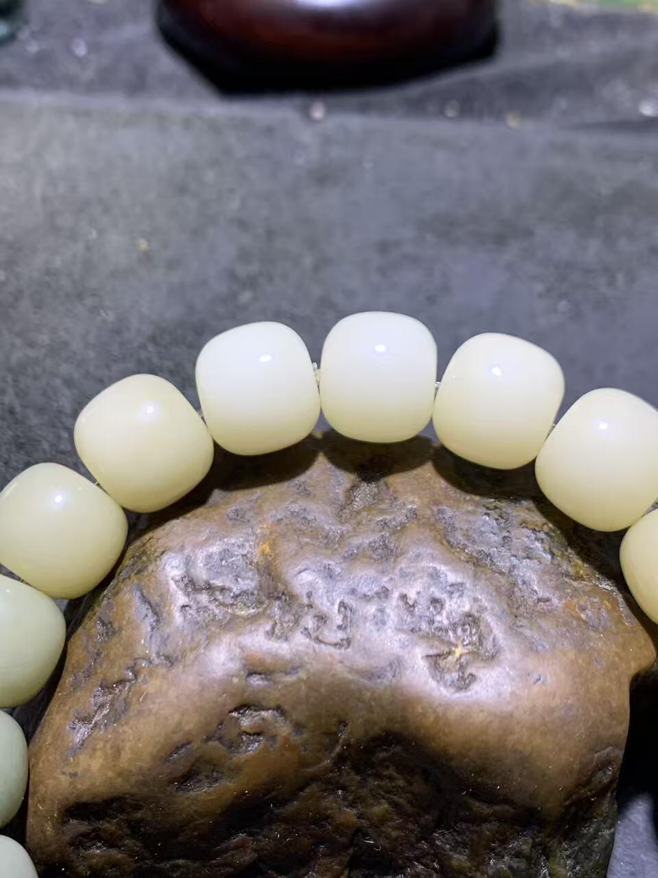 精美多宝渐变色菩提根手串绕指揉糖果色老型桶珠文玩念珠手链混色珠单圈手链一条，