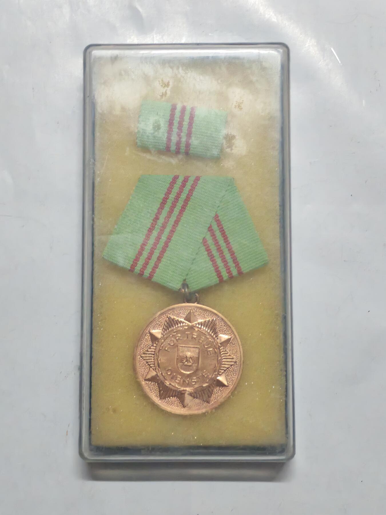 韵星假日军品类拍卖第51期  -- Rimey Holidays Militaria Auction 51 民主德国铜级内务部武装力量忠诚服务奖章带原盒略