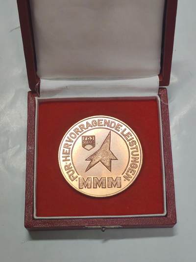 韵星假日军品类拍卖第51期  -- Rimey Holidays Militaria Auction 51 - 民主德国自由德国青年团卓越之星纪念币带原盒