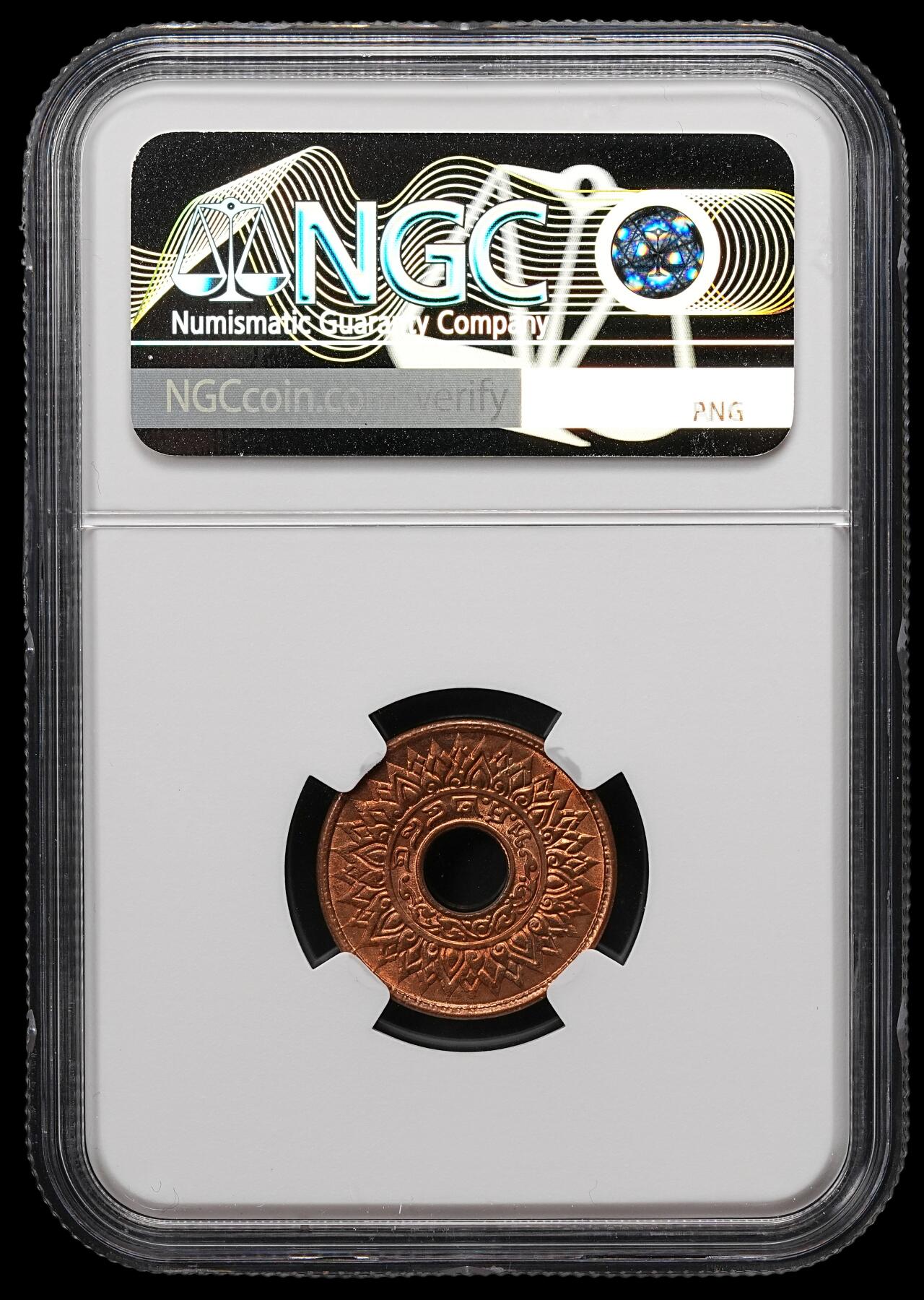 修遠堂世界钱币第110期 NGC MS66RB 1941年泰国中孔1萨当铜币