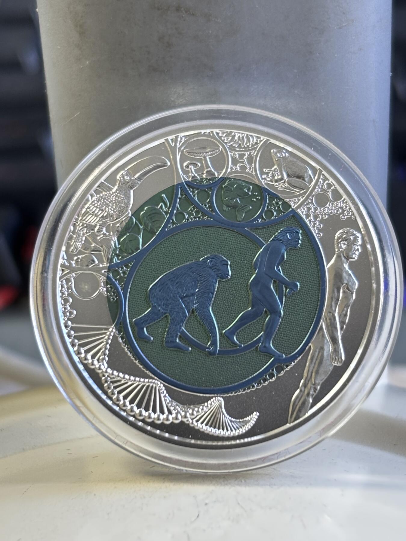 第196期拍卖 奥地利2014年进化论铌银镶嵌双色纪念币，900银998铌，10克/7.15克，