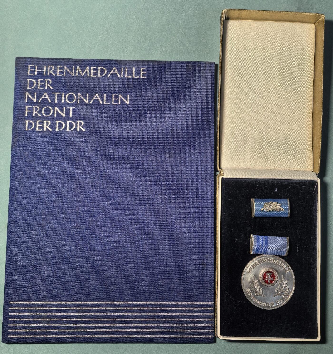 盛世勋华——号角文化勋章邮票专场拍卖第312期 东德民族阵线荣誉奖章 原盒带略 少见带证书