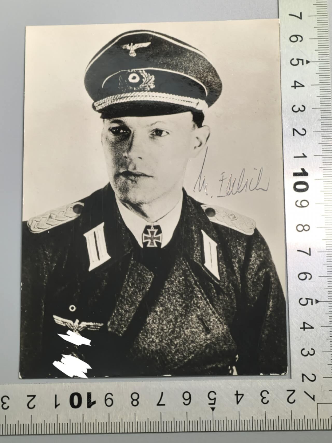 小驴勋章奖章收藏4月4日周六晚六点拍卖（珍爱和平，收藏战争，铭记历史，勿忘国耻，忠党爱国。有偿代拍，送拍规则在简介最后，参拍须阅读规则后再参拍，关系到运费包装发货时效真假辨别等关键信息，拍卖时不再发原图，看大图店主微信码在拍卖店铺介绍里）