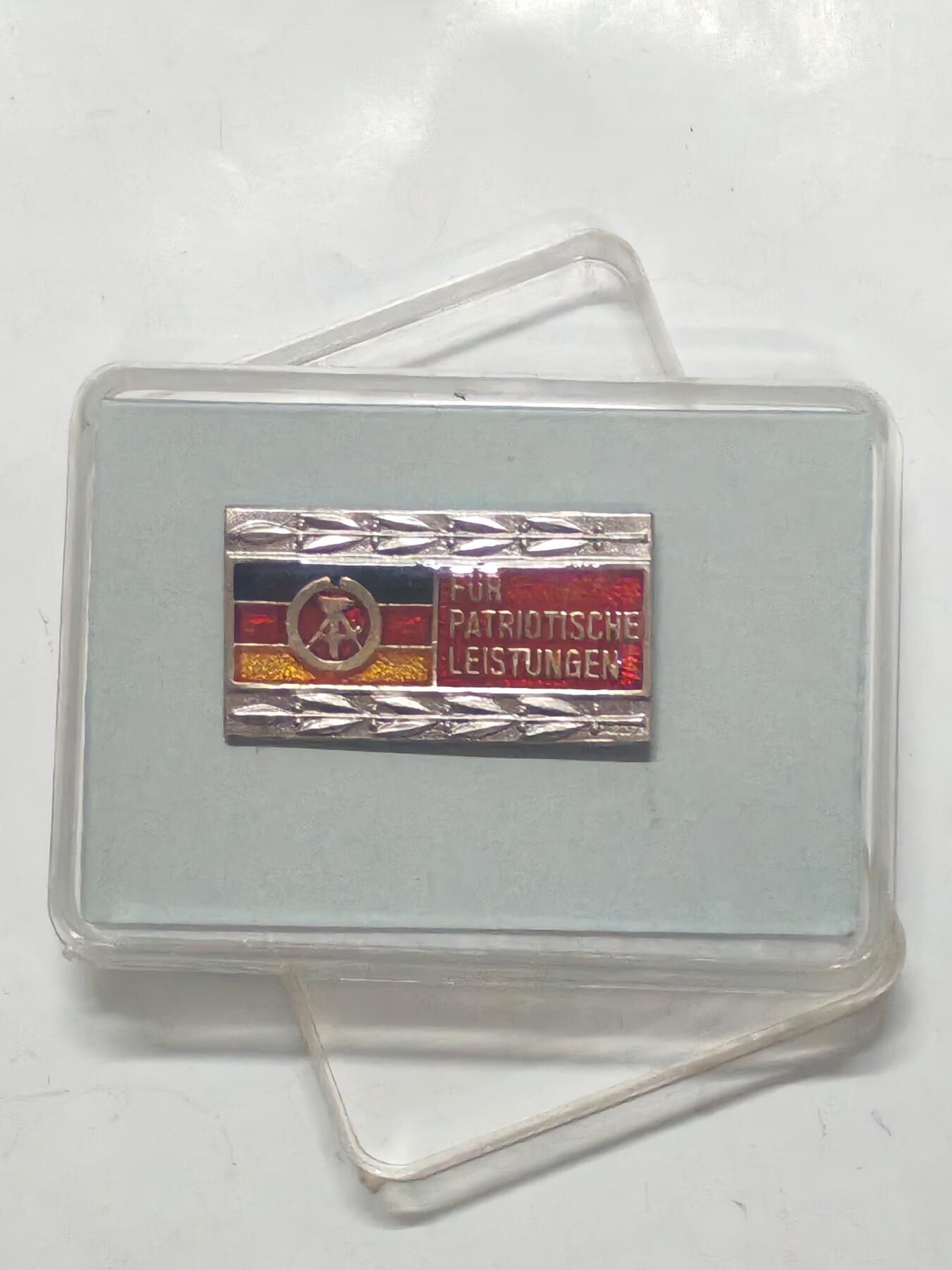 韵星假日军品类拍卖第51期  -- Rimey Holidays Militaria Auction 51 民主德国银级祖国阵线证章带原盒