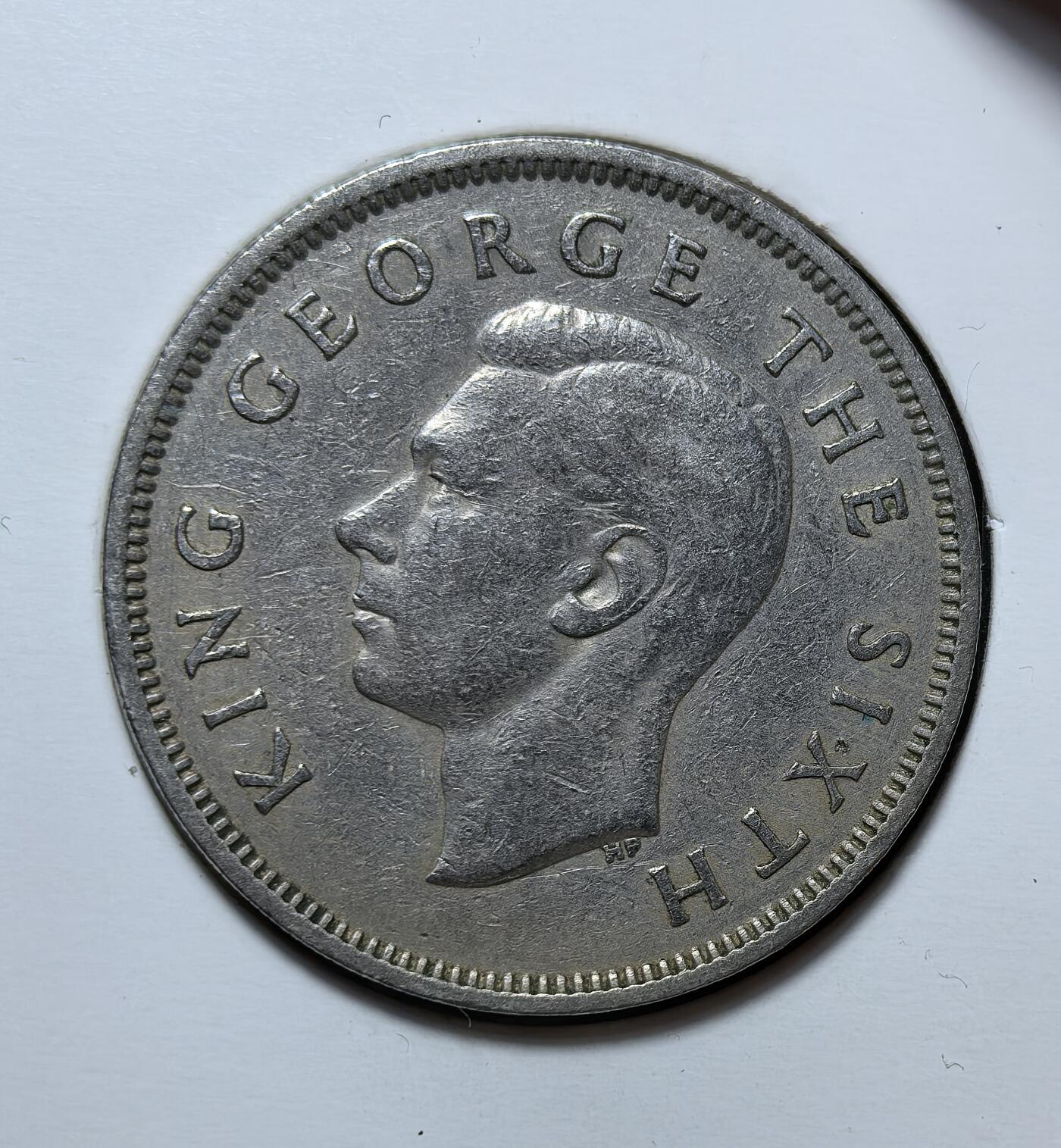 外国优质银币克朗币纪念章，每周六晚九点倒数截拍，满百包邮可寄存，持续收拍 新西兰1951年1弗罗林，正面为英王乔治六世像，背面是新西兰国鸟几维鸟，是英联邦殖民时期新西兰的流通币，见证了其殖民历史与本土文化符号。