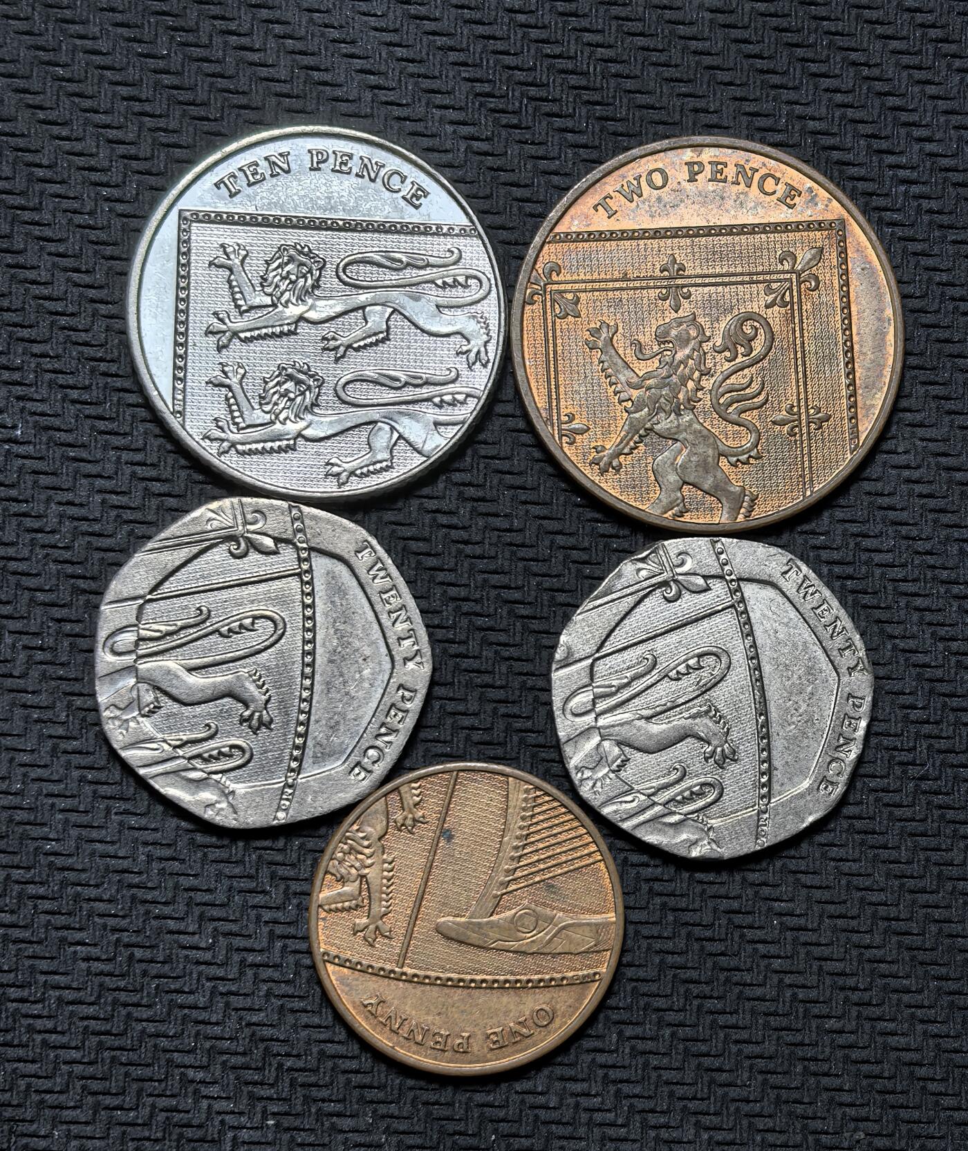 外国优质银币克朗币纪念章，每周六晚九点倒数截拍，满百包邮可寄存，持续收拍 英国盾牌币5枚