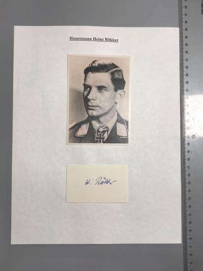 小驴勋章奖章收藏4月4日周六晚六点拍卖（珍爱和平，收藏战争，铭记历史，勿忘国耻，忠党爱国。有偿代拍，送拍规则在简介最后，参拍须阅读规则后再参拍，关系到运费包装发货时效真假辨别等关键信息，拍卖时不再发原图，看大图店主微信码在拍卖店铺介绍里） - 最后的橡叶饰，夜战排名第8的Ju88夜间战斗机王牌Heinz Rökker战后字条亲签（照片现代）