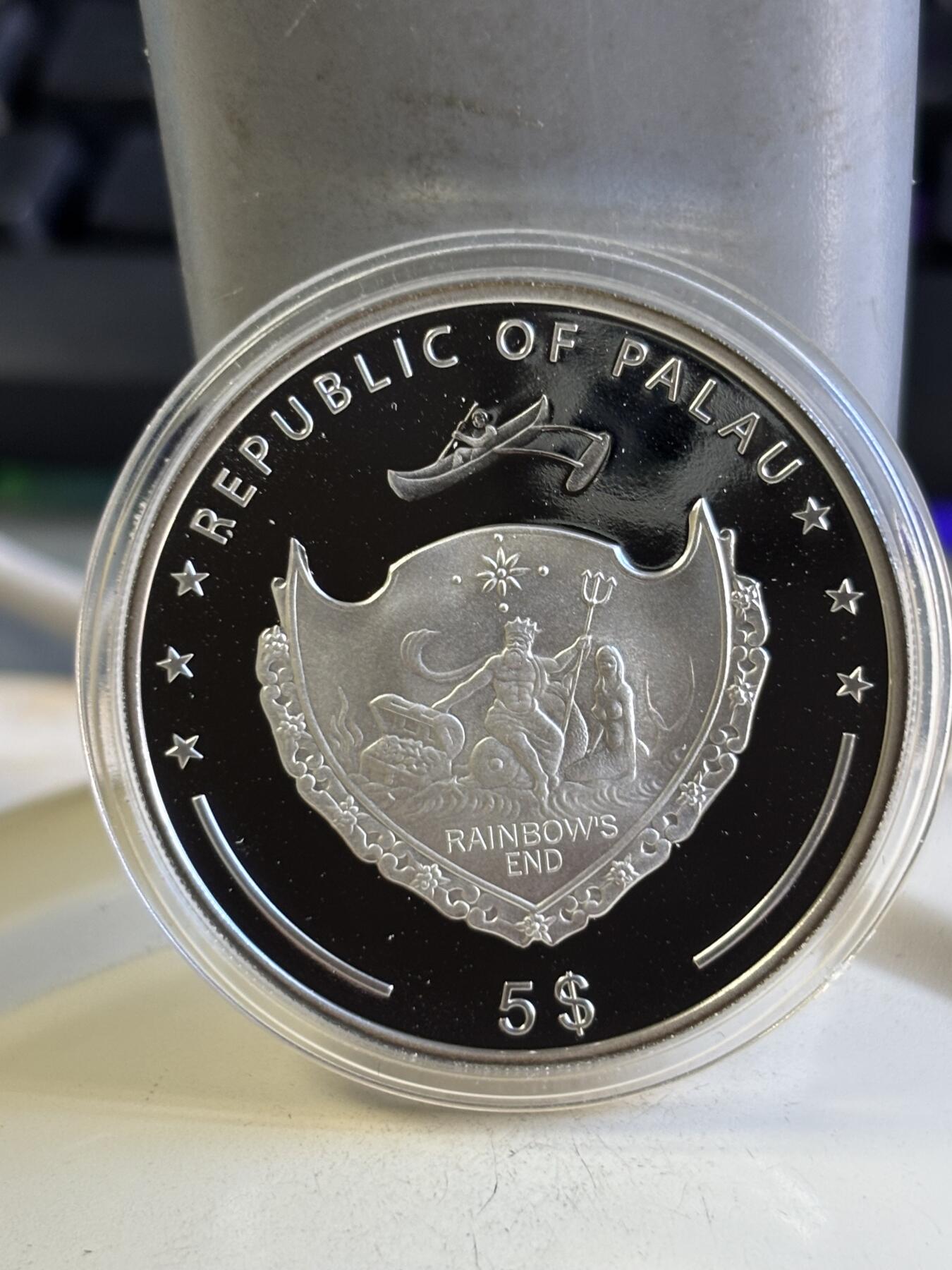 第196期拍卖 帕劳2013年干城章嘉峰植物花朵彩色纪念银币，20克，925银，发行量2500枚，有氧化