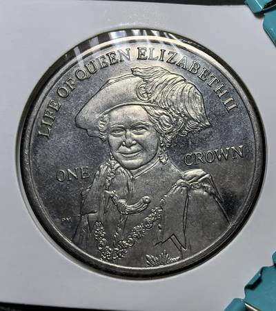外国优质银币克朗币纪念章，每周六晚九点倒数截拍，满百包邮可寄存，持续收拍 - 福克兰群岛2012年伊丽莎白二世登基钻禧 1 克朗纪念币，正面为女王与年轻时的自己双头像，背面是女王戎装像，纪念其在位 60 周年，见证英联邦王室纪念传统。